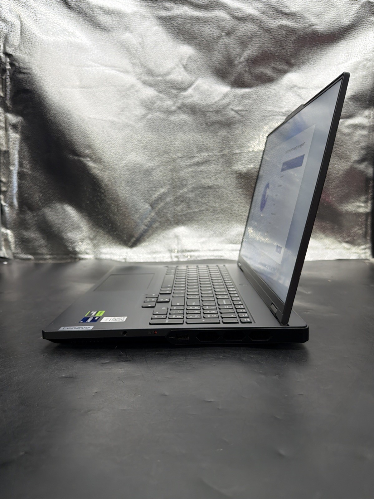 2024 Lenovo Legion Pro 7 16IRX8H 16″ (i9-13th @5.40GHz, 32GB RAM, 2TB SSD, 4090)