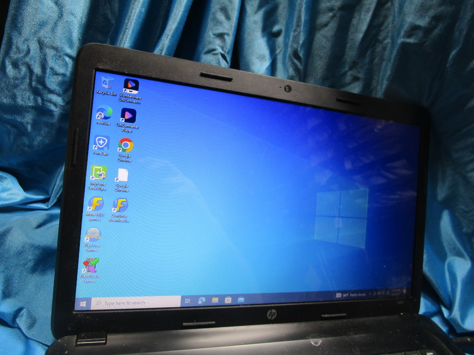 HP 2000-2a22nr E1-1200 8GB RAM 250GB HD 15.6″ AMD 1.4GHz E-1200 PROC-READ