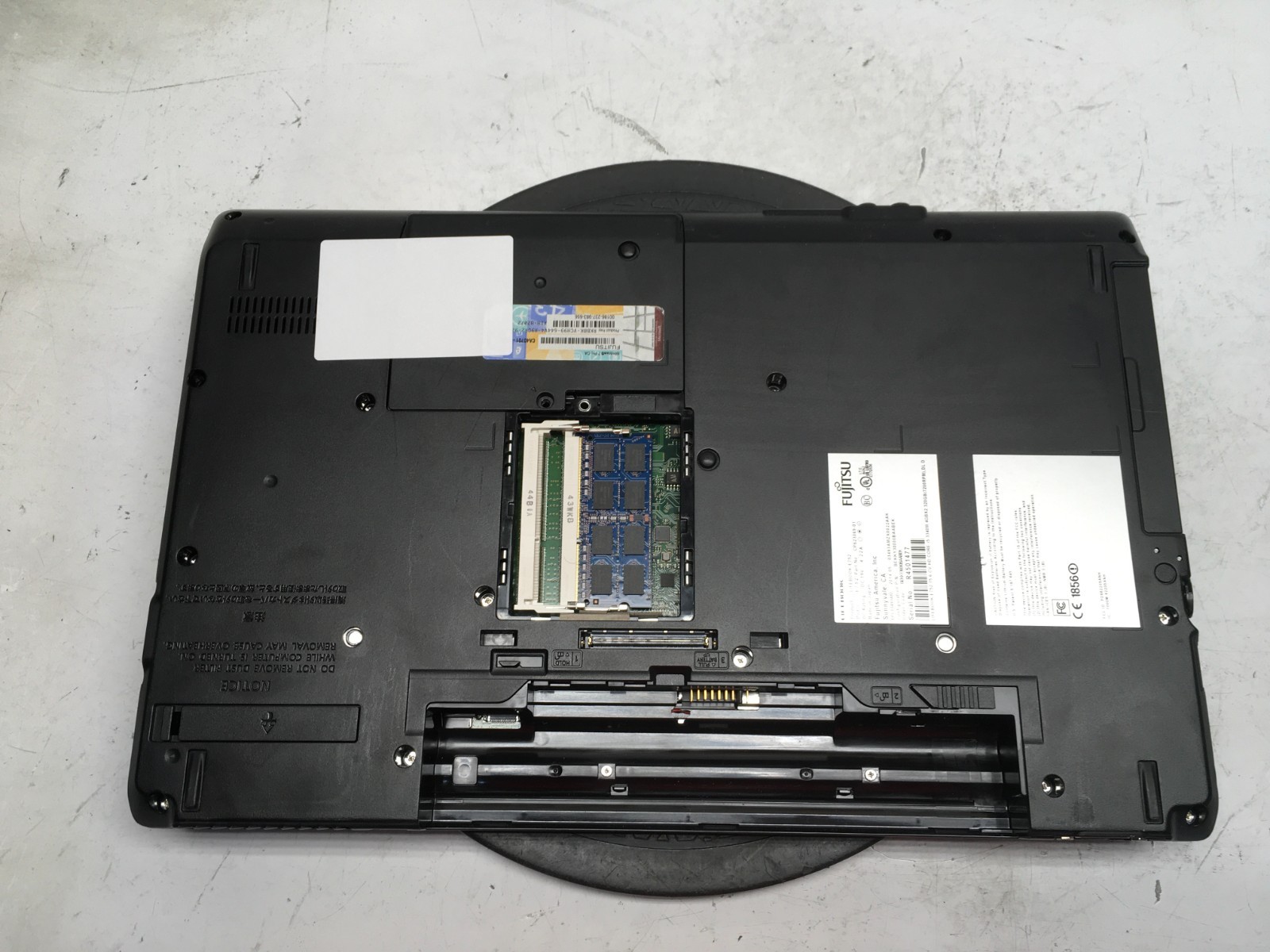 Fujitsu LifeBook E752 Intel i5-3340M 2.7GHz 4 GB NO HDD