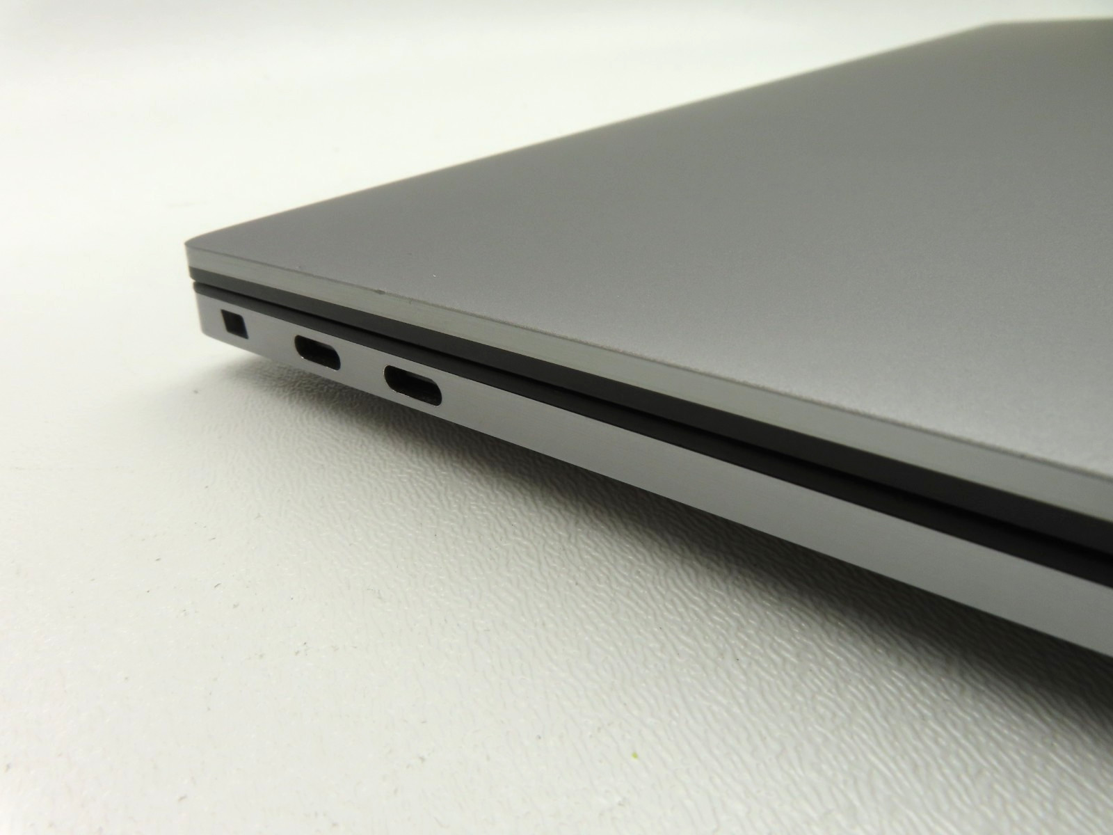 Dell Precision 5550 15.6″ Touch Core i7-10850H 2.7GHz 64GB RAM 2TB SSD T2000