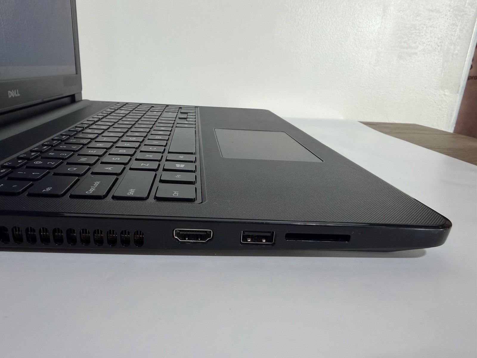 Dell Inspiron 15 3000 Series 15.6″ Intel i3-5015U 4GB RAM 1TB HDD Black