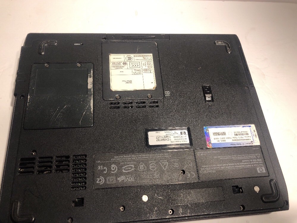 HP Compaq Presario 2100 Laptop Intel Celeron CPU 1gb RAM No HDD