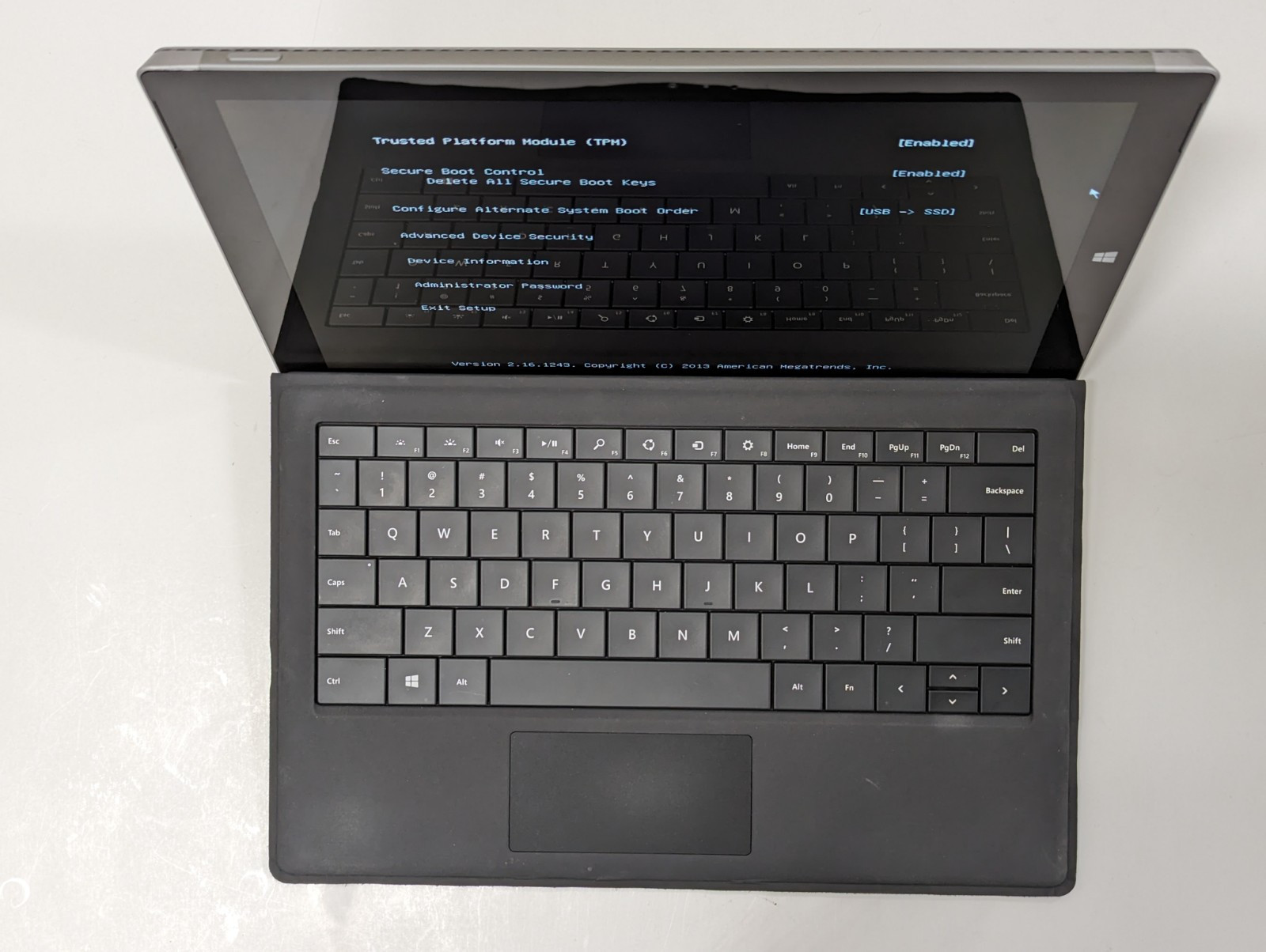 Microsoft Surface Pro (1st Gen) 10.6″ 9SR-00001 64GB Platinum Wi-Fi – Re – 3QHC