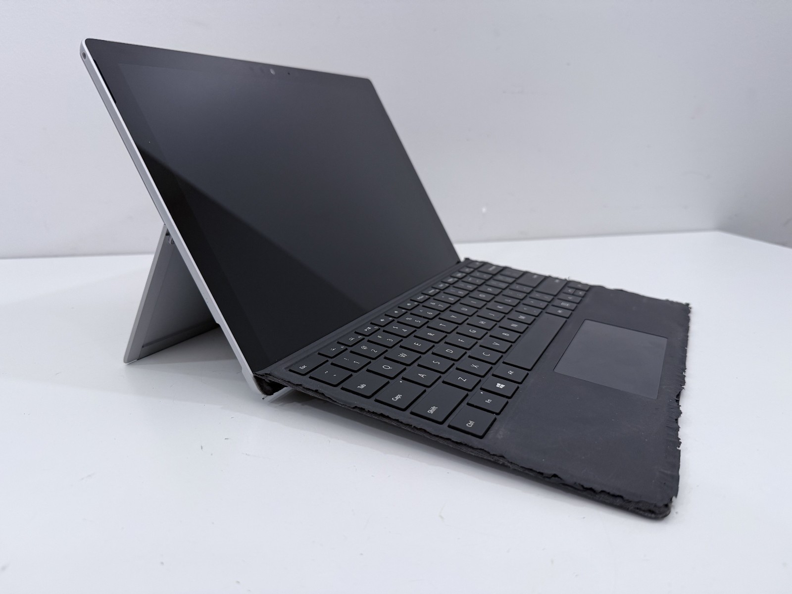 Microsoft Surface Pro 6 i7-8650U CPU @ 1.90GHz 16 GB RAM 512 GB Win 10 Pro