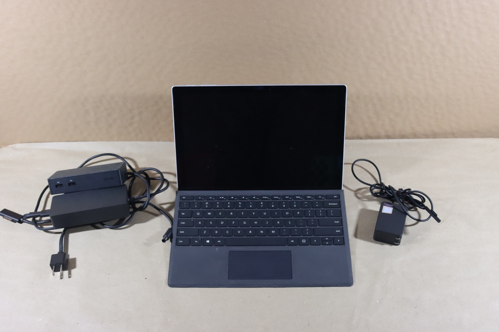 Microsoft Surface Pro 5 i5-7300U 8GB RAM 256GB Wi-Fi + Cellular / LTE