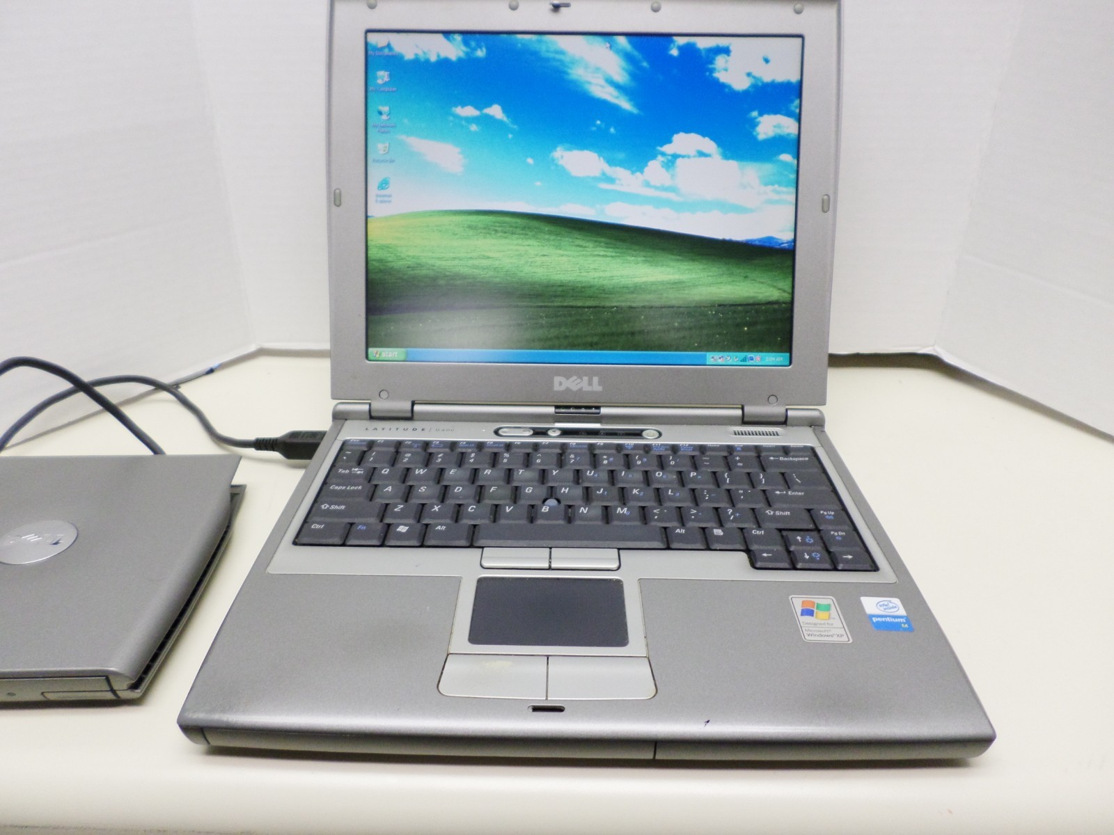 Dell Latitude D400 12.1″ Laptop Pentium 1.7GHz 1 GB RAM 60GB WinXP Serial Port
