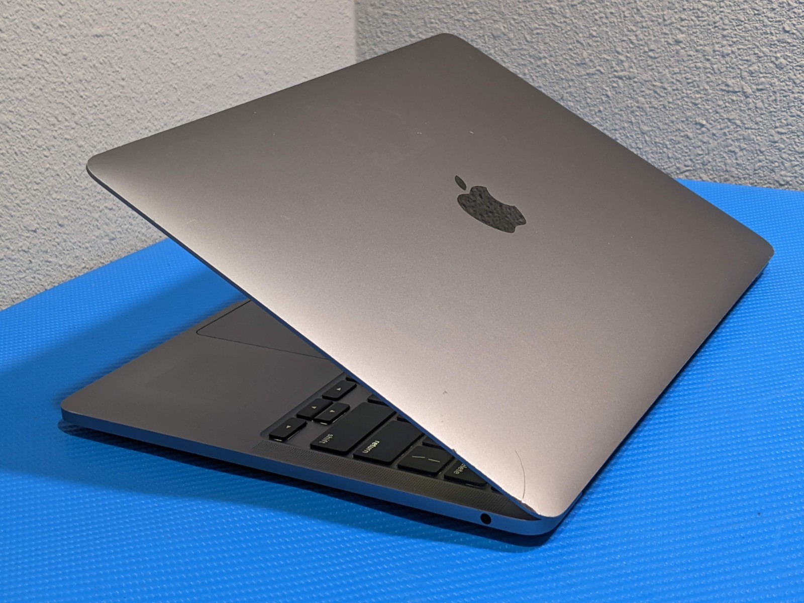 Apple MacBook Pro A2338 13.3″ 2020 M1 8CPU/8GPU 3.2GHz 16GB 512GB MYDA2LL/A +PA