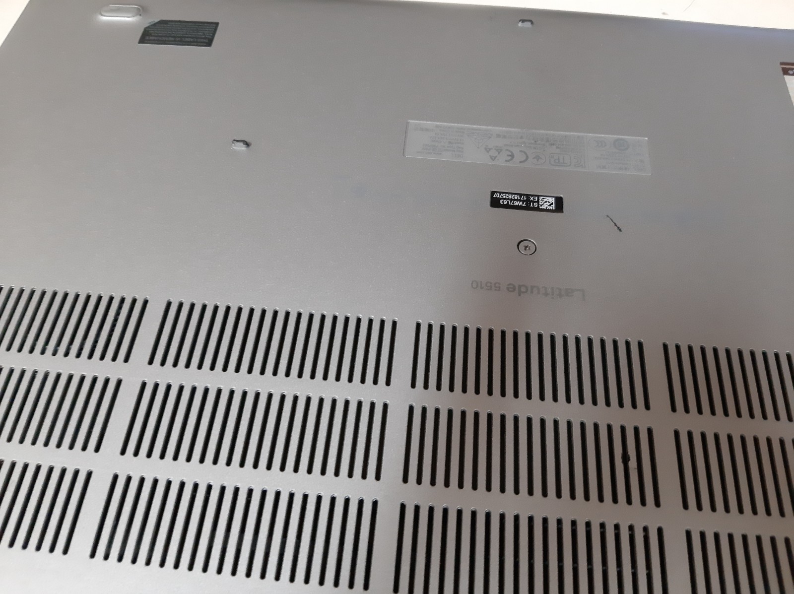 Dell Latitude 5510 15.6″ i7-10610 8GB RAM No SSD/OS/BATT
