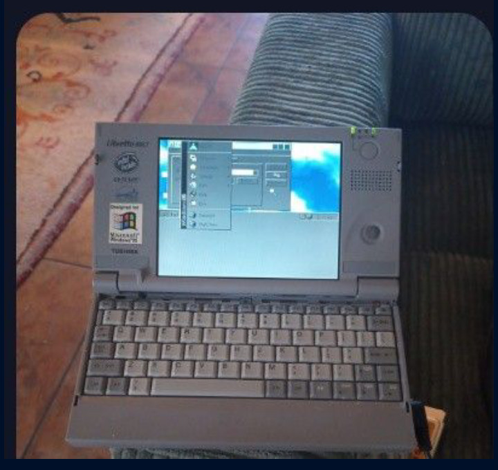 Toshiba Libretto 50CT Mini Laptop runs on Win95
