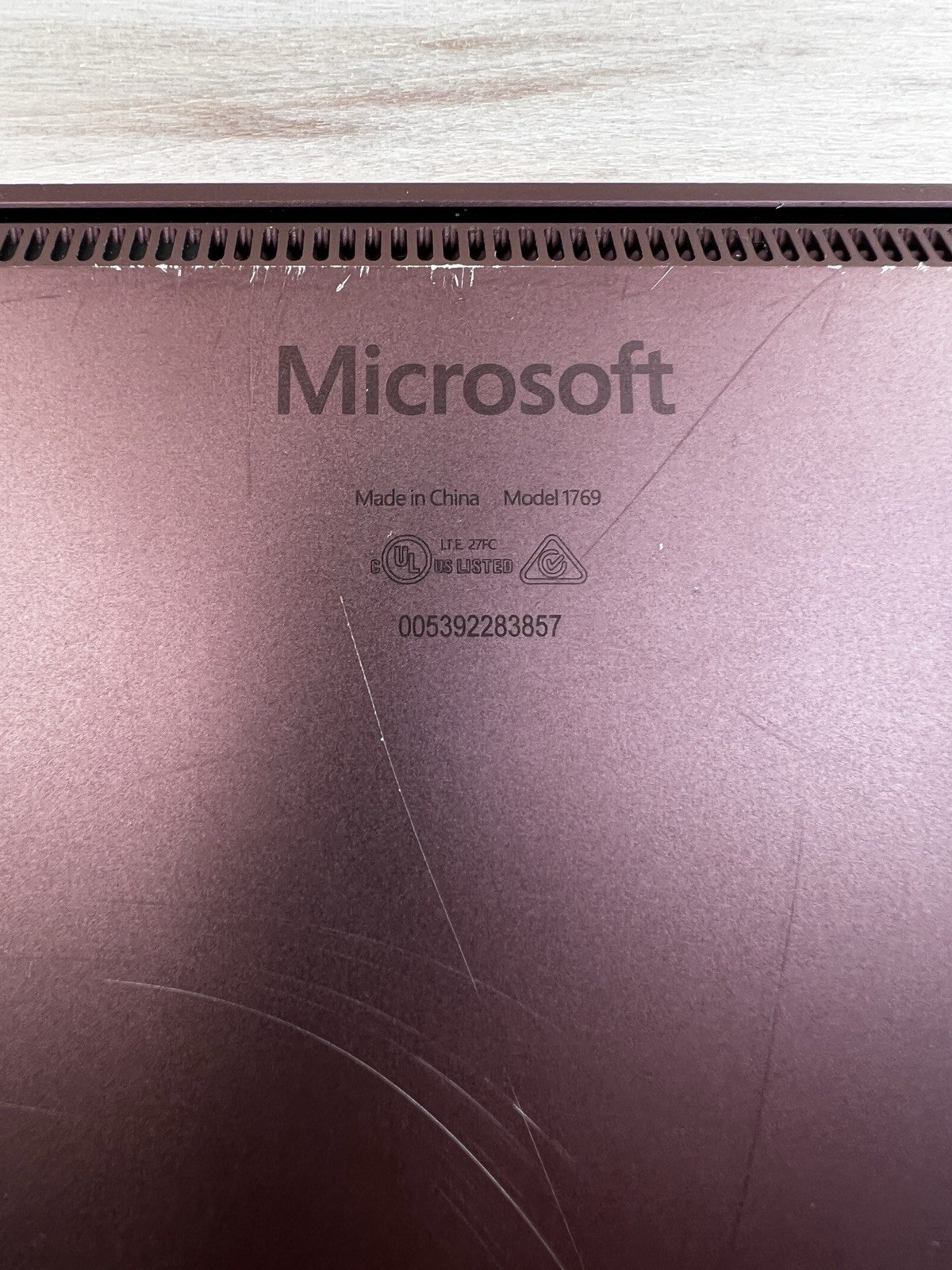 Microsoft Surface laptop 2 13.5″ (256GB, Intel Core i5 8th Gen. 1.60 GHz, 8 GB)