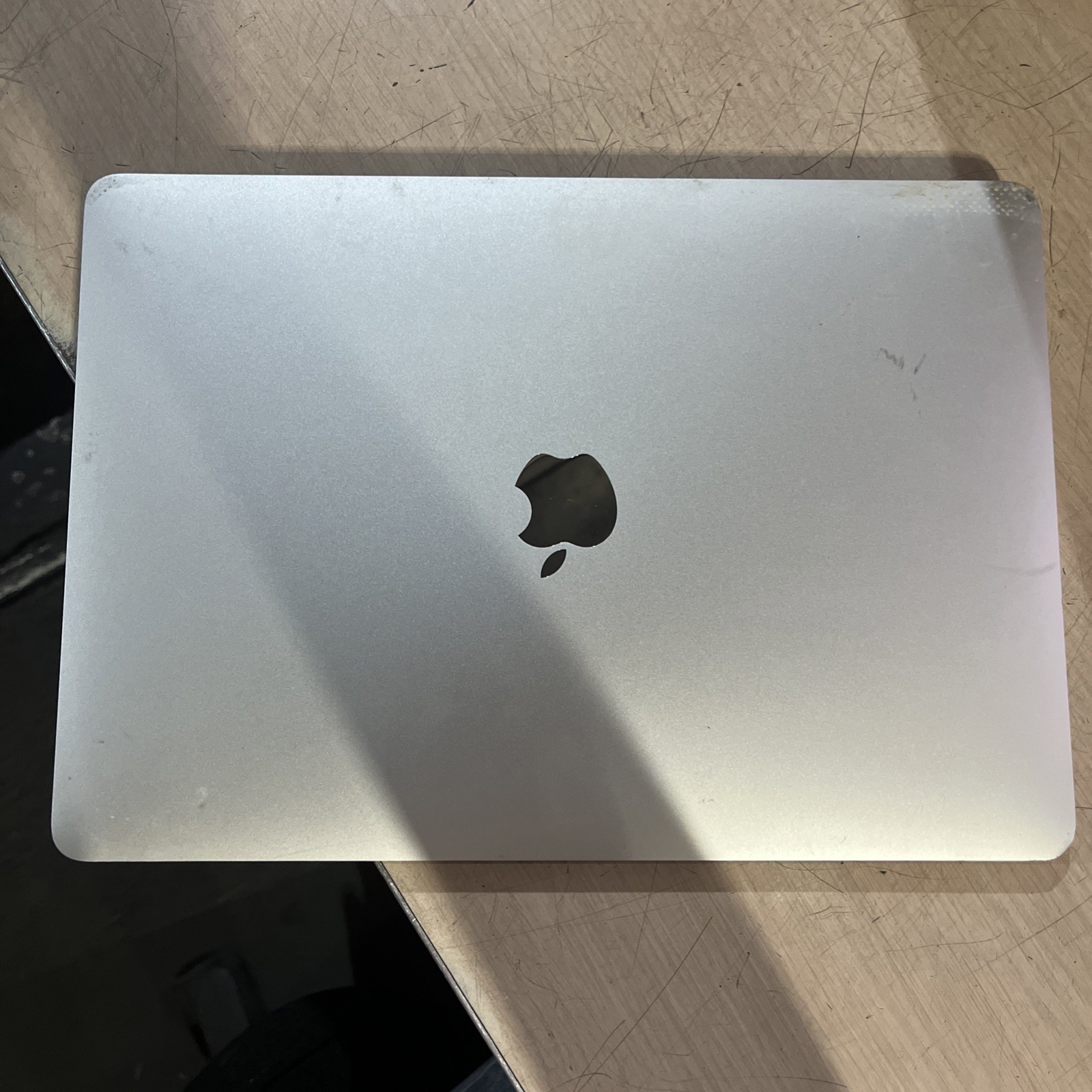 APPLE MACBOOK AIR 13″ SCISSOR, 2020 CORE I3-1000NG4 1.1GHZ 8GB RAM 256SSD .