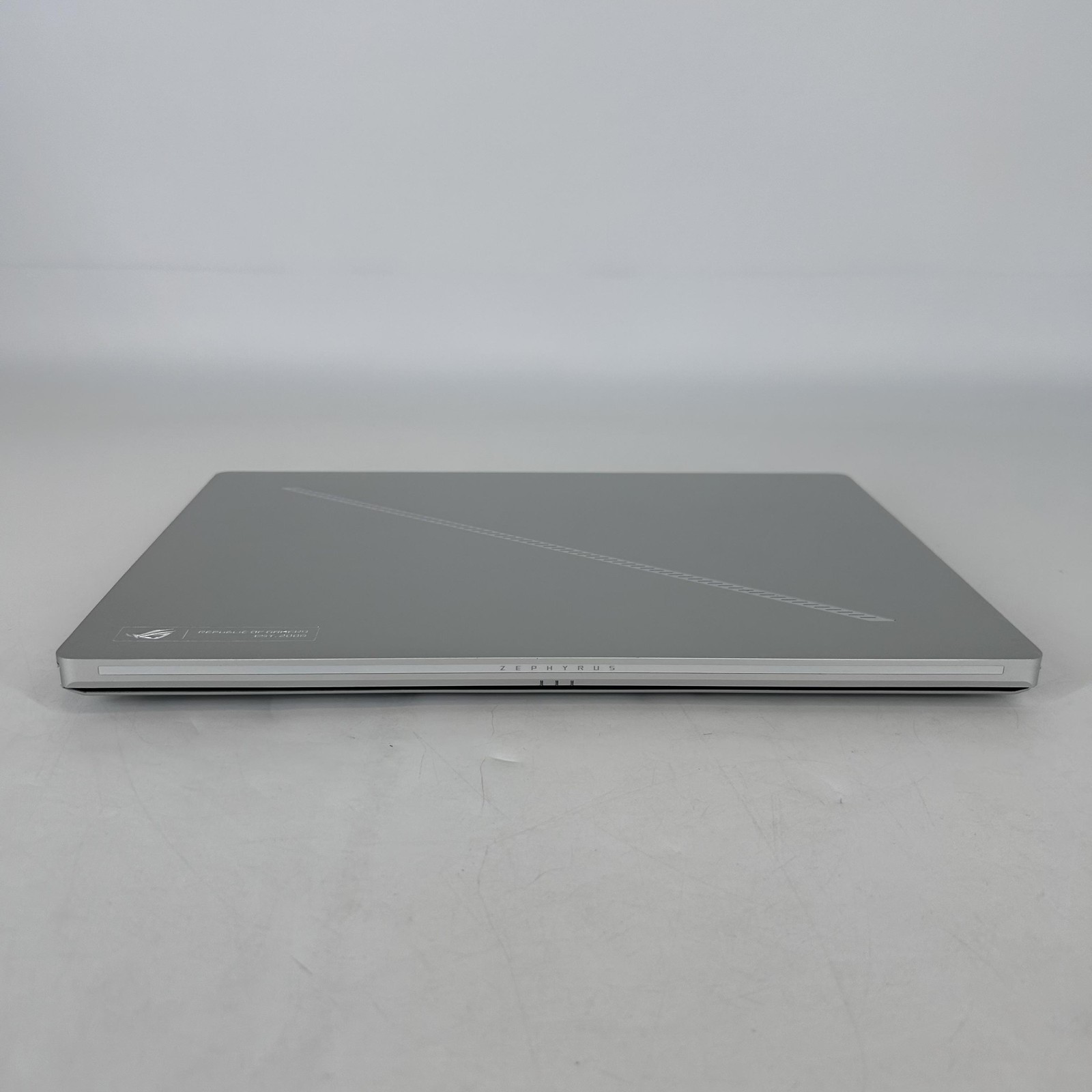 Asus ROG Zephyrus G14 GA403 120Hz QHD+ 4.0 GHz Ryzen 9 8945HS 16GB 1TB RTX 4060