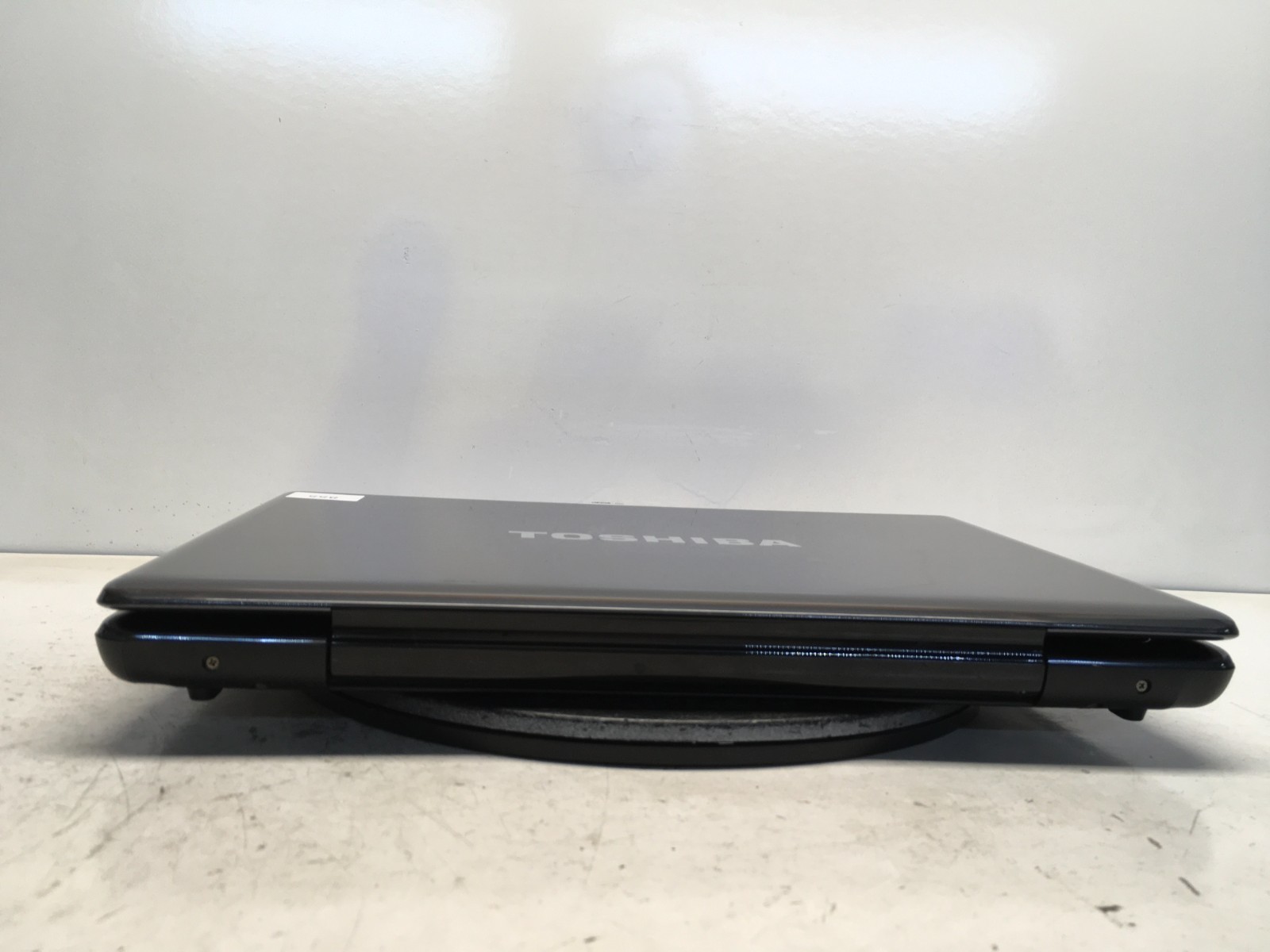 Toshiba Satellite P305-S8996E Intel Core 2 T6400 2GHz 4 GB NO HDD/Battery