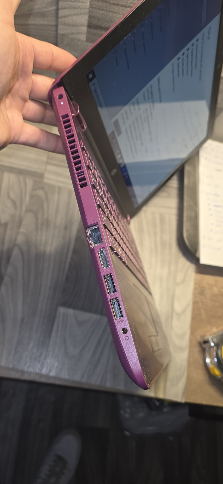 HPLaptop 15-bw0xx With a 1.50 GHz AMD E2-9000e processor with Radeon R2 graphics