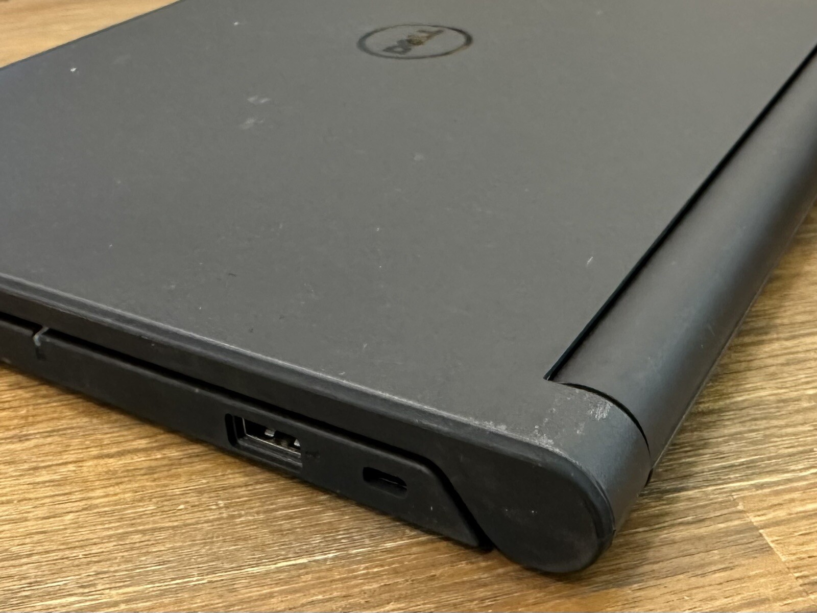 Dell Chromebook 11 P22T Laptop Black 11.6″ Display (For Parts or Repair)