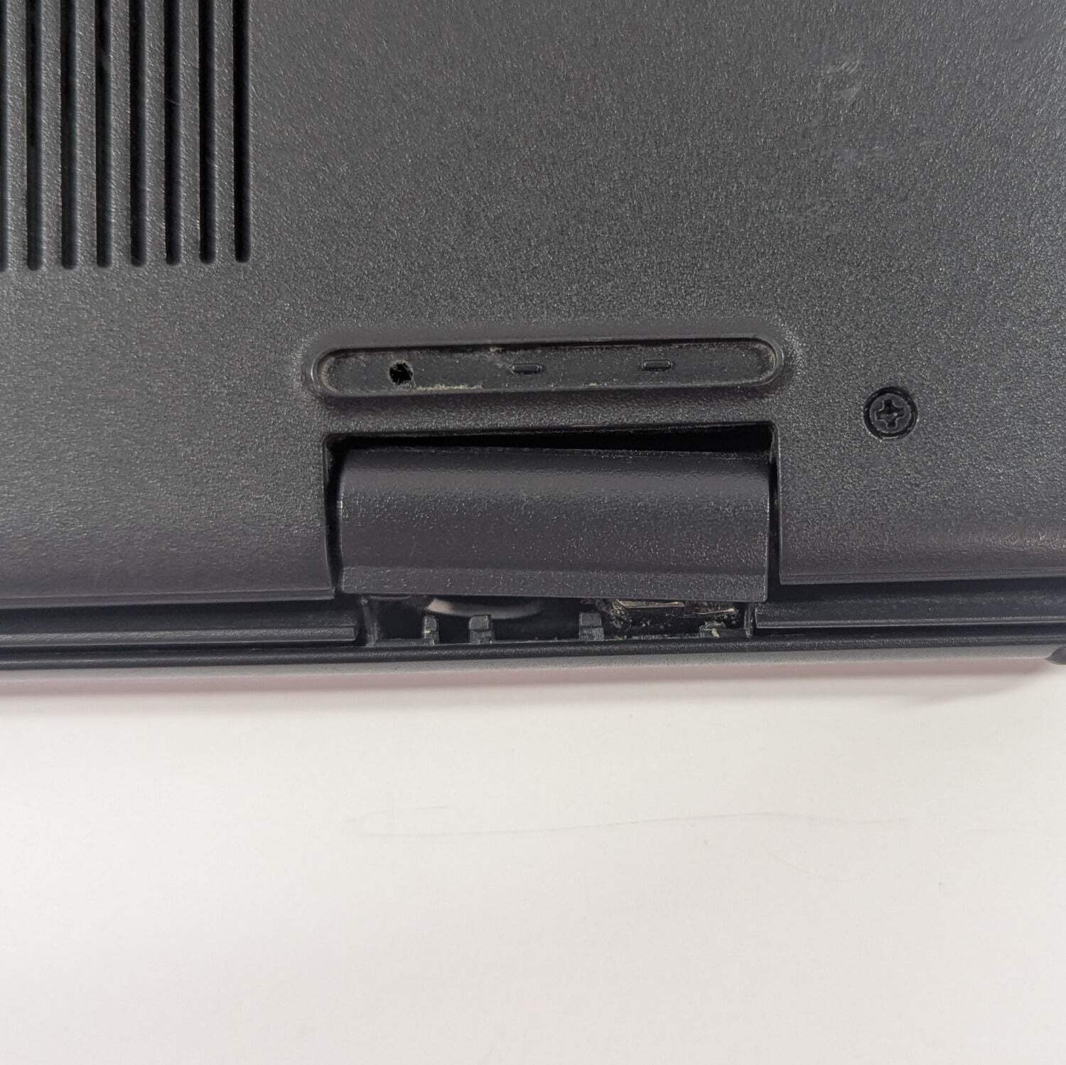 Broken Dell Inspiron 3000 15.6″ i7-1165G7 32GB RAM 1TB SSD Physical Damage