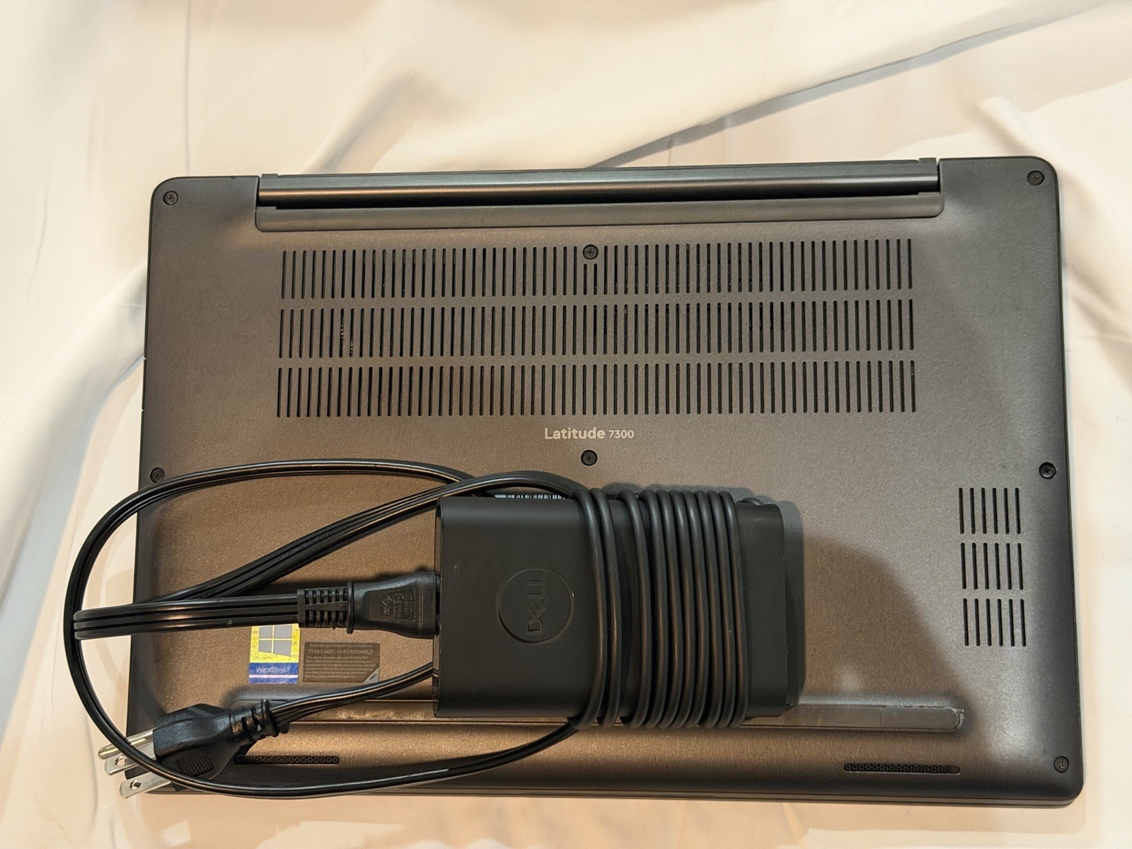 Dell Latitude 7300 13.3″ FHD Intel i5-8265U 16GB RAM 256GB SSD Win11 w/power