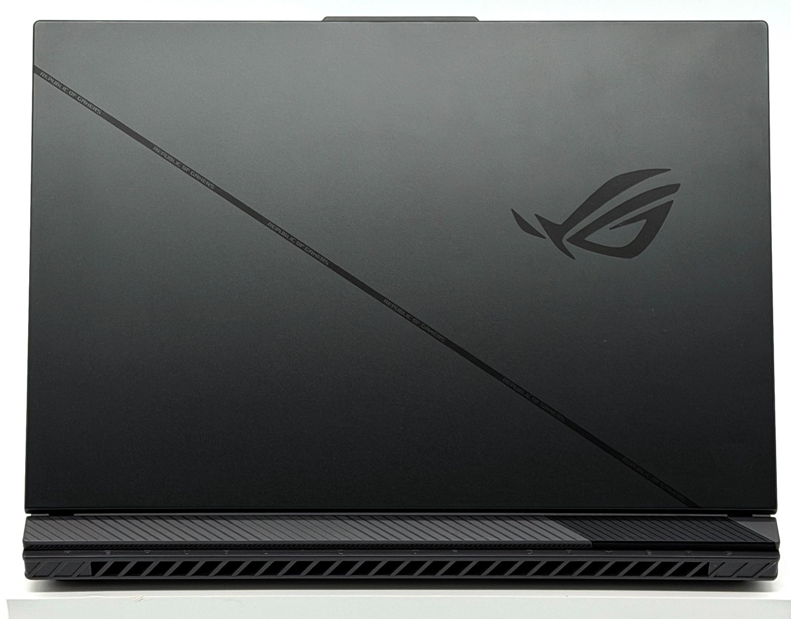 Asus ROG Strix 18 G814 240Hz QHD+ 2.2 GHz i9-14900HX 32GB 2TB RTX 4080