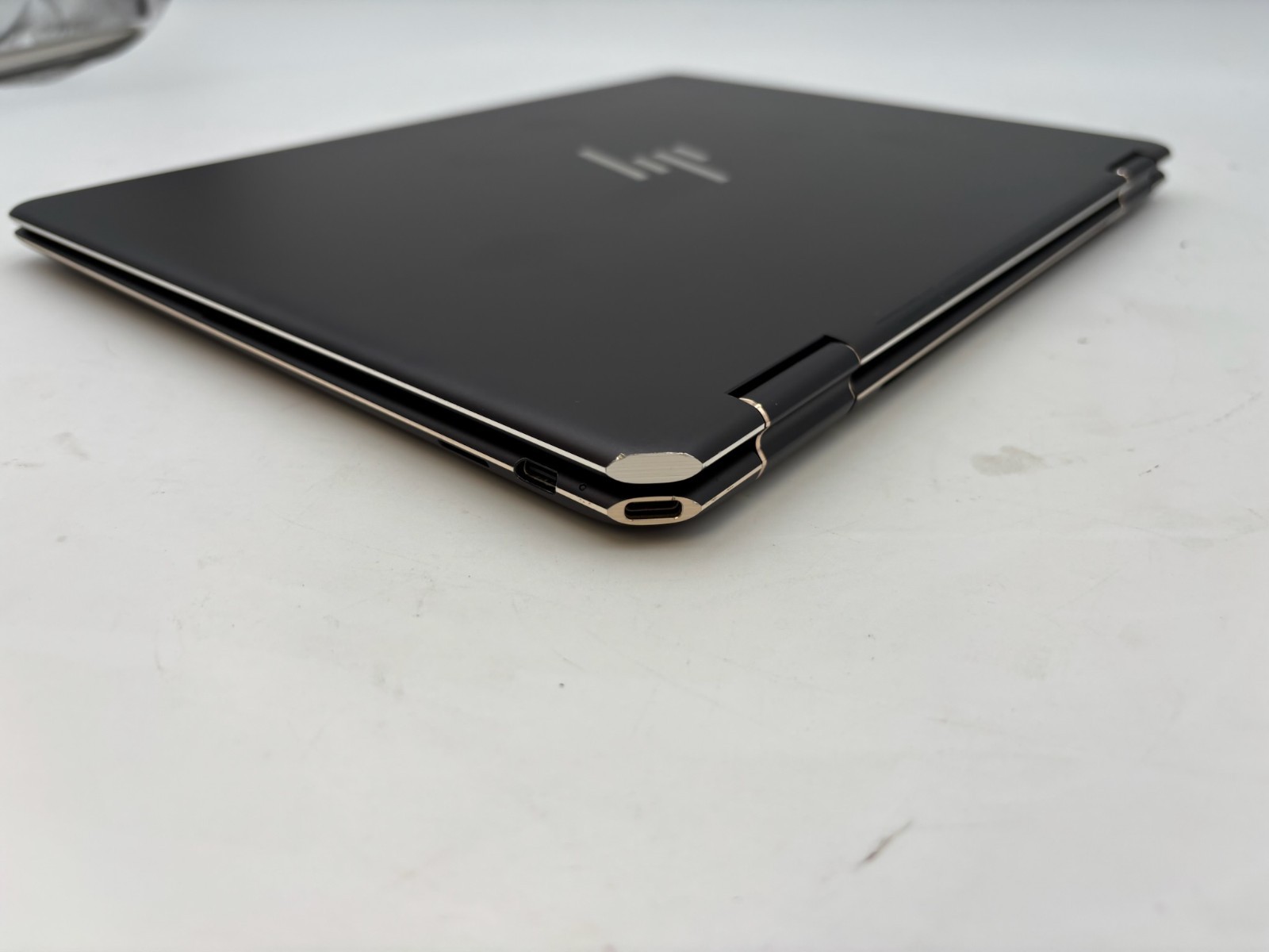 HP Spectre x360 2-in-1 14-ef2013dx 13.5″ 512 GB SSD 16 GB RAM i7-1355U