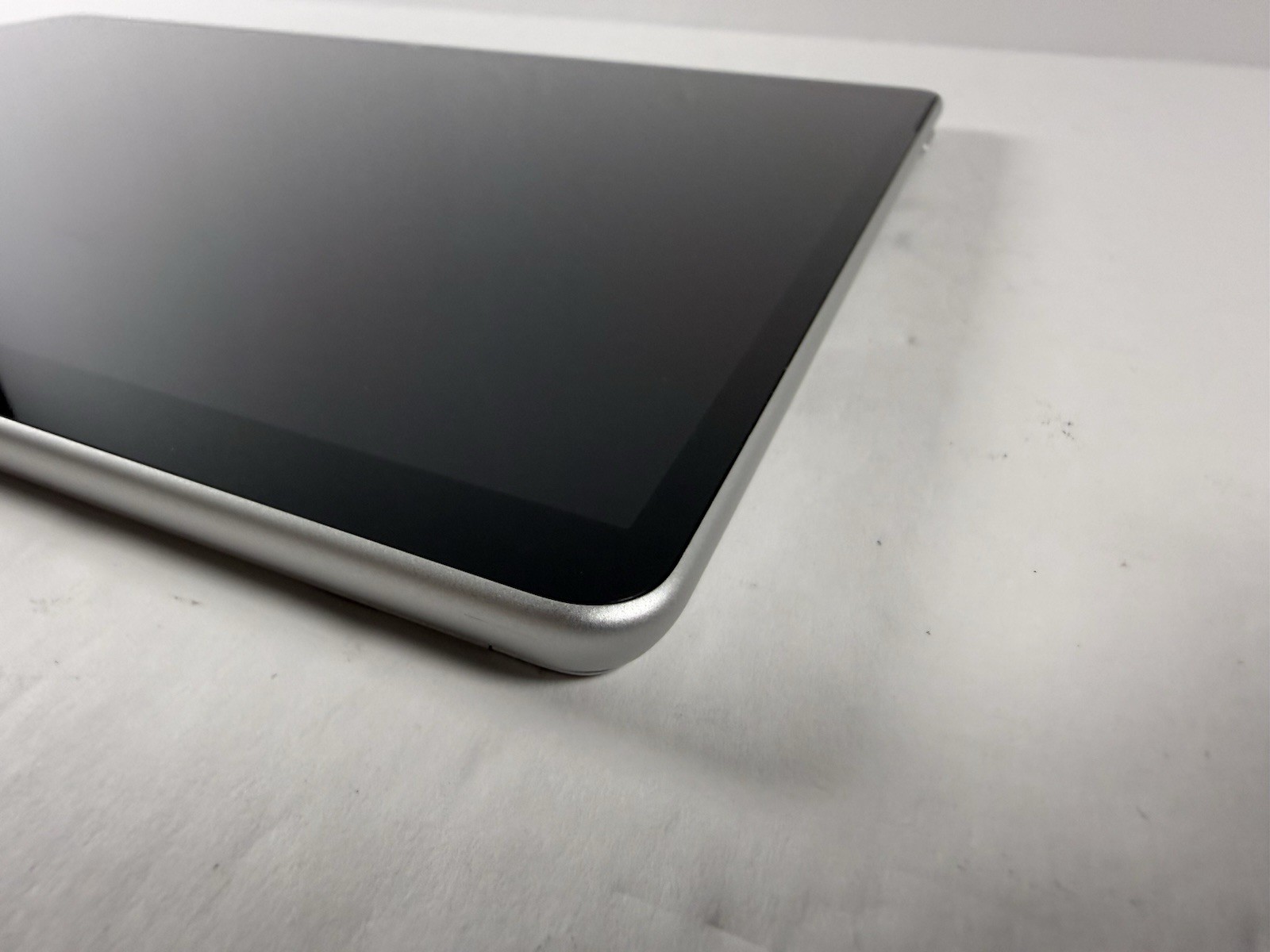 Microsoft Surface Pro 8 (1982) i5-1145G7 – 16GB RAM – 256GB 120Hz – Win 11 Pro