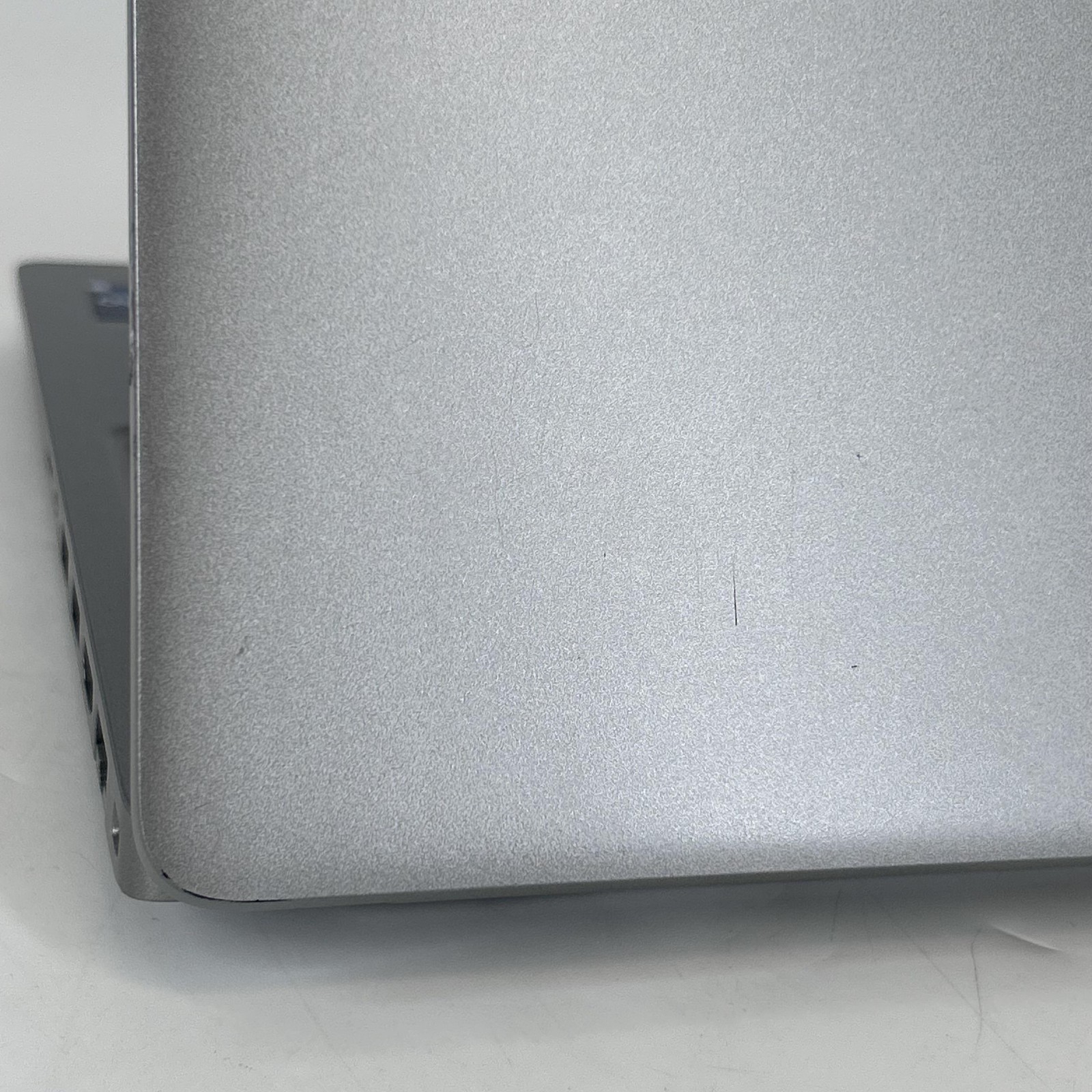 Dell Latitude 5540 15.6 FHD 1.9GHz i7-1370P 16GB 512GB SSD Very Good WHITE SPOTS