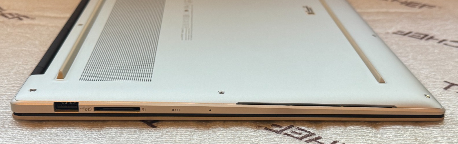 ASUS Zenbook S 16 16″ 3K OLED Touch Laptop Ryzen AI 9 365 24GB RAM 1TB SSD
