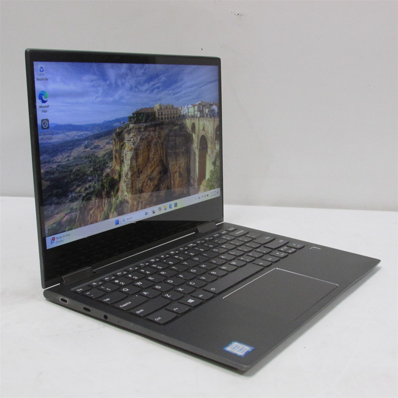 Lenovo Yoga 730-13IKB i7-8550U 1.8GHz 8GB RAM 256GB NVME 13″ W11H 2-in-1 DENTS