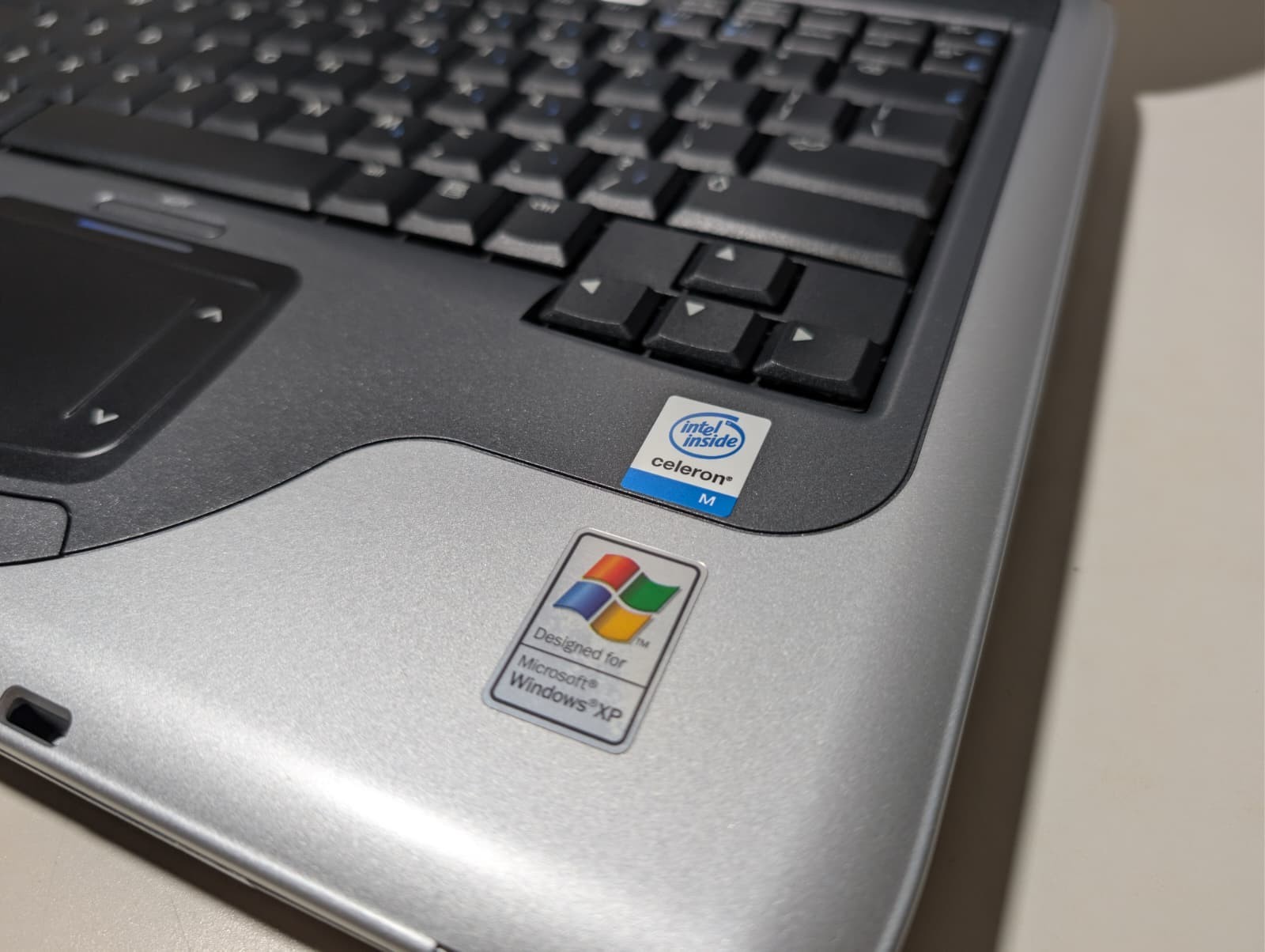 15″ HP Compaq NX9020 | Intel Celeron 256MB RAM 20GB HDD | Windows 98SE