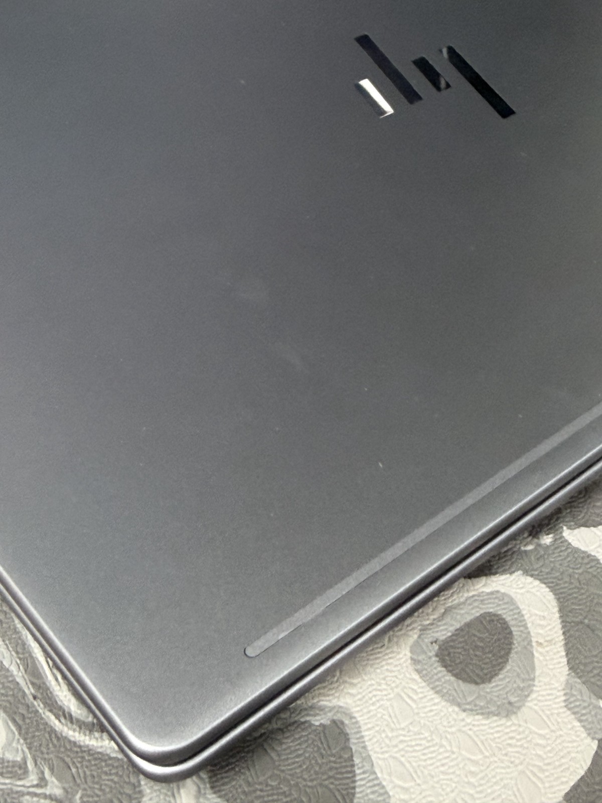 HP OmniBook Ultra AMD ryzen AI 9 365 w/ Radeon 880 m 32 GB RAM 512 MB AMD radeon