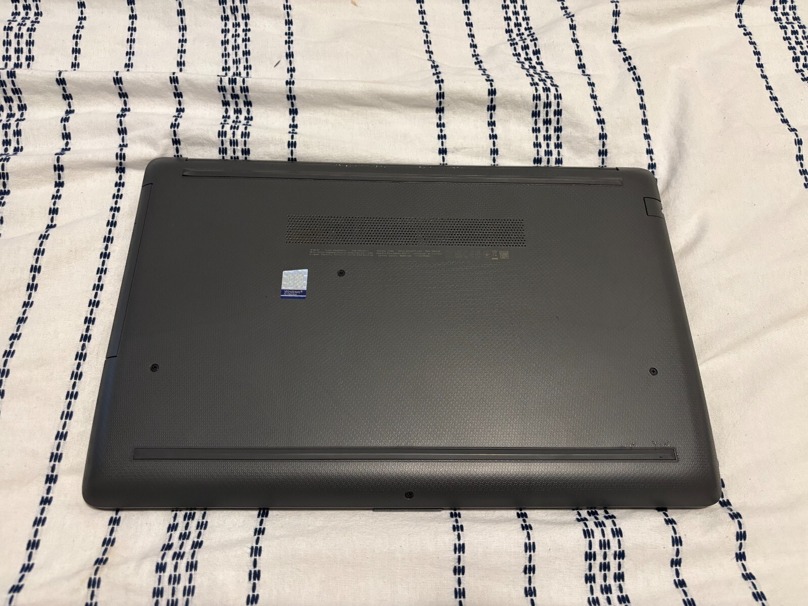 HP 14″ (Intel Core i3-1005G1, 128GB SSD, 4GB RAM) Laptop – Jet Black WITH CHRGER