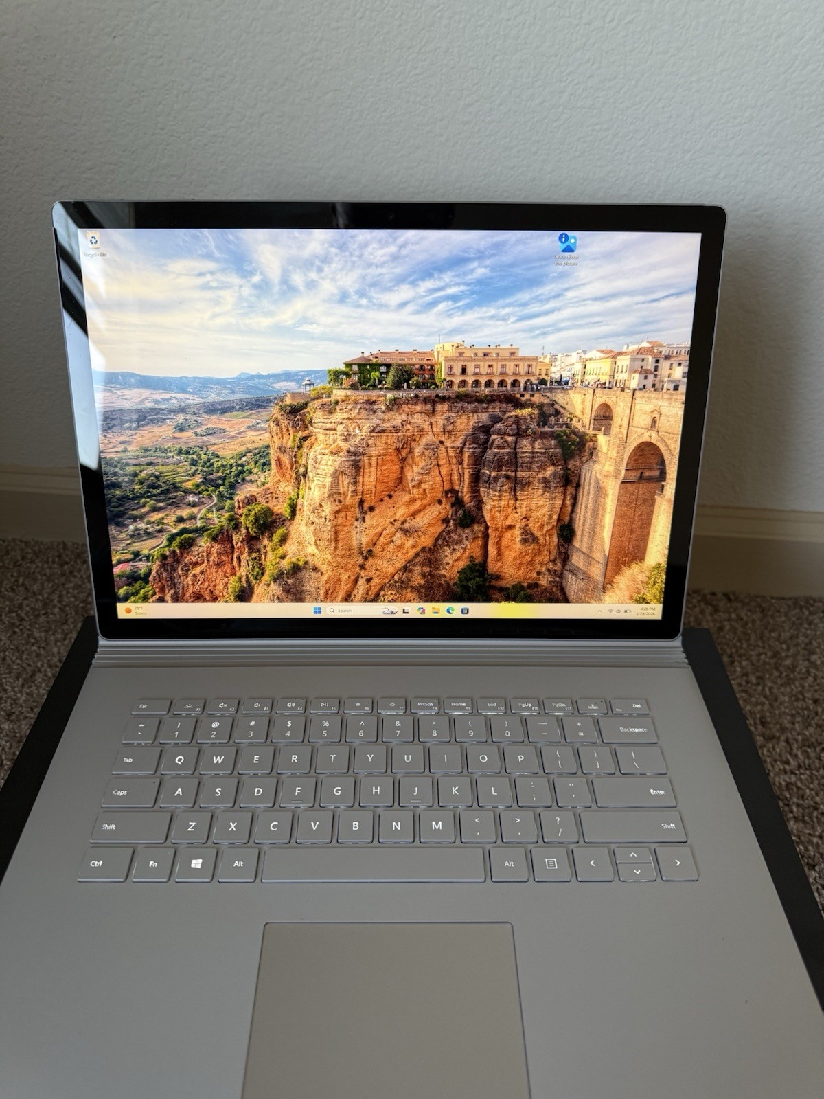 Surface Book 3 15 Laptop I7-1065G7 32GB RAM 512 GB SSD 6GB GPU Win 11 Pro Touch