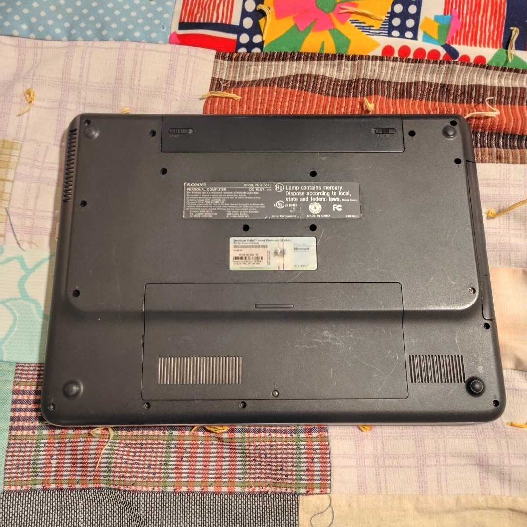 Sony VAIO Model PCG-7Z2L Silver 15.4″ Notebook Laptop – Powers On **READ DESC*