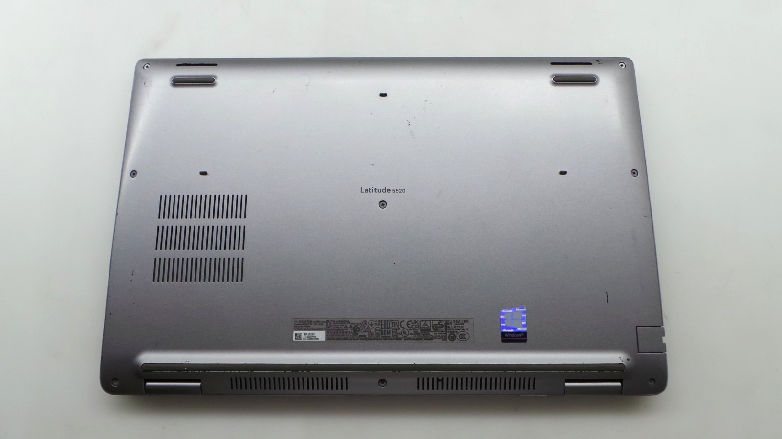 Dell Latitude 5520 15.6″ | i7-1165G7 2.80GHz | 16GB RAM 512GB NVMe | WIN 11 PRO