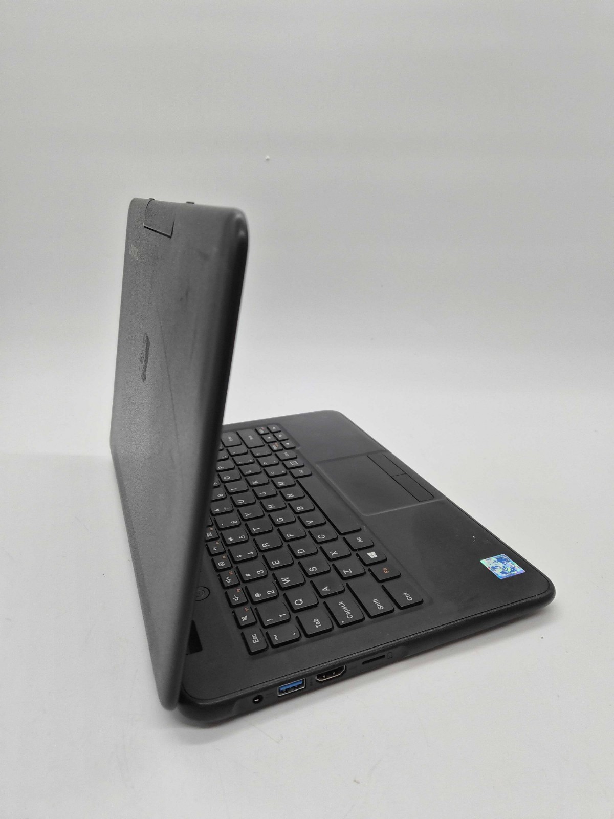 LENOVO N22/ 4GB RAM / INTEL CELERON N3050@ 1.60GHZ / 64 HDD / W10 / WORN KEYS,