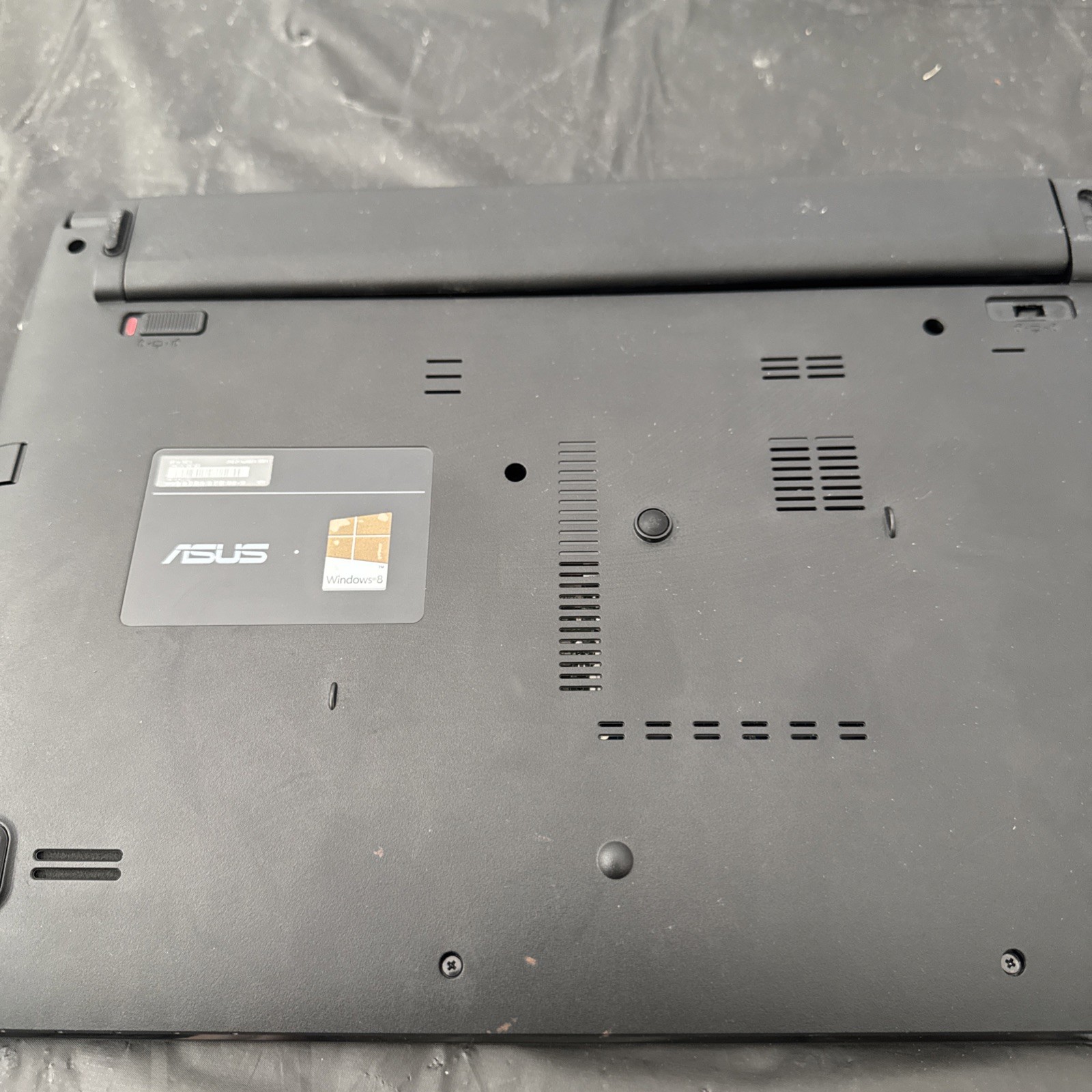 Asus X401A Intel Pentium B970 2.3GHz 4 GB not working parts only.
