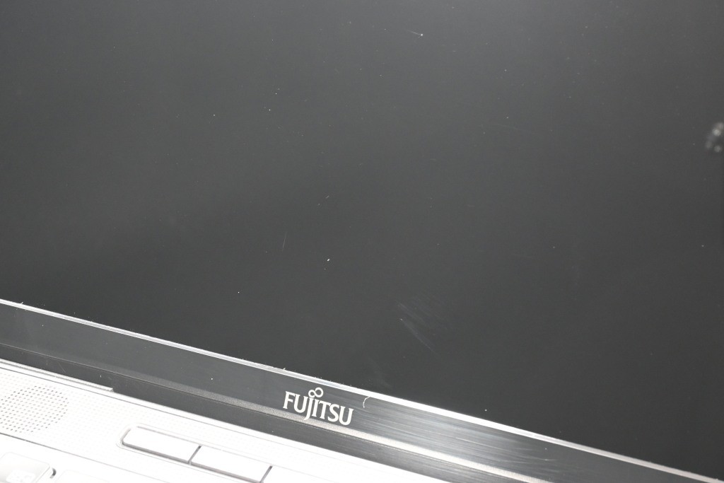 Fujitsu LIFEBOOK AH53/E3 Core i7-1165G7 8GB 1TB SSD BD-RE 15.6″ Win11 Black