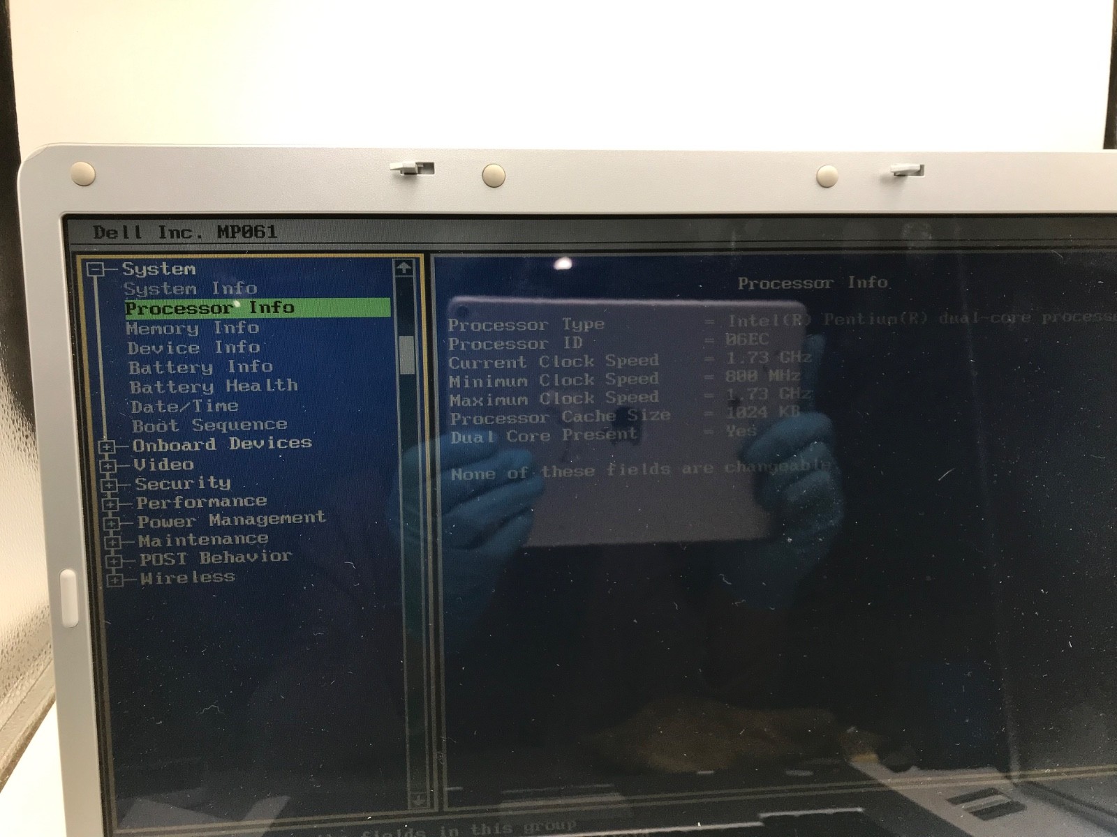 Dell Inspiron 9400 Workstation Intel Core Duo 17″ Laptop-BROKEN RAM CLIP- MZ