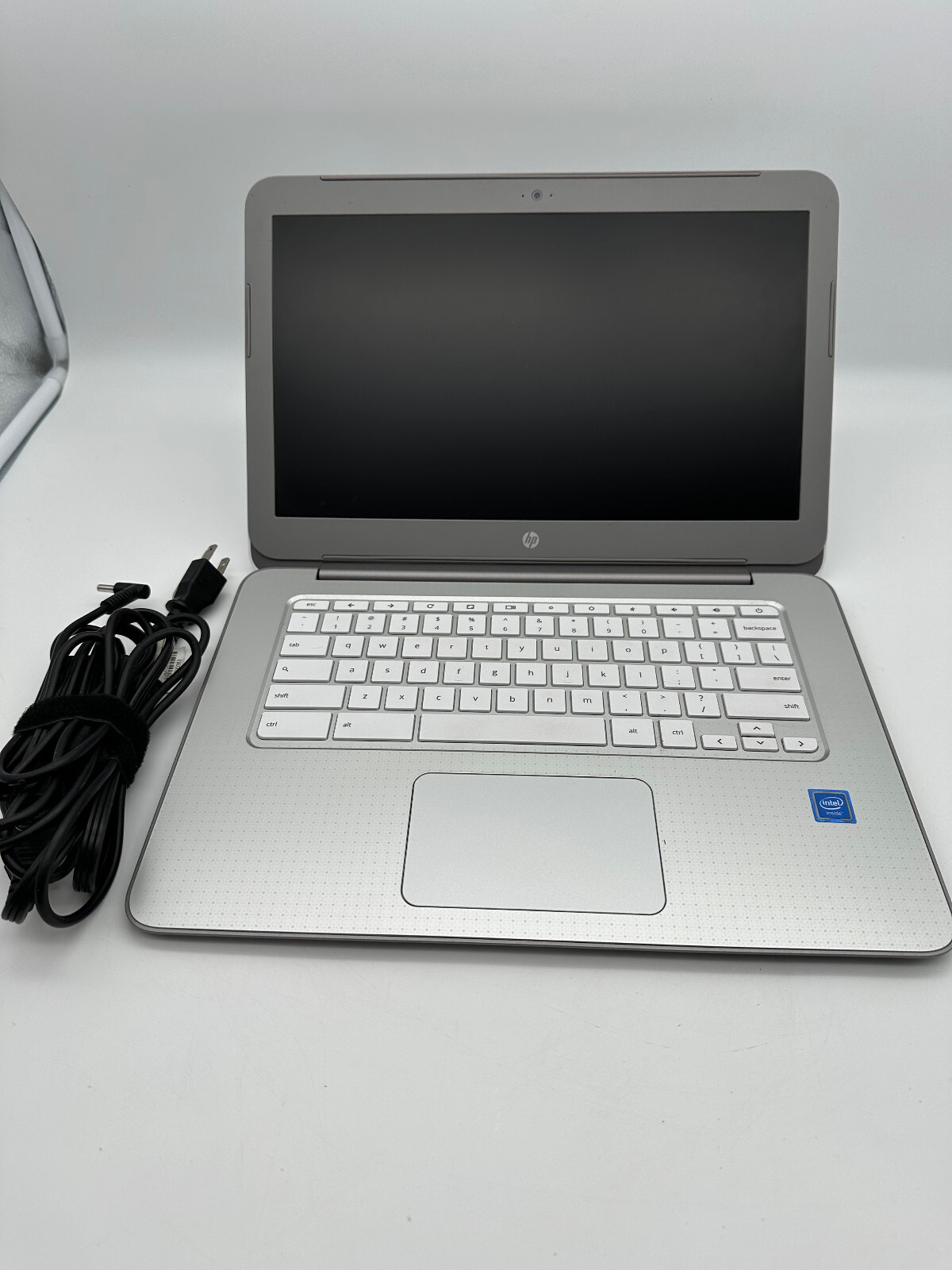 White HP 14-ak040nr Chromebook Intel Celeron N2840, 4GB RAM, 16GB SSD, 14in