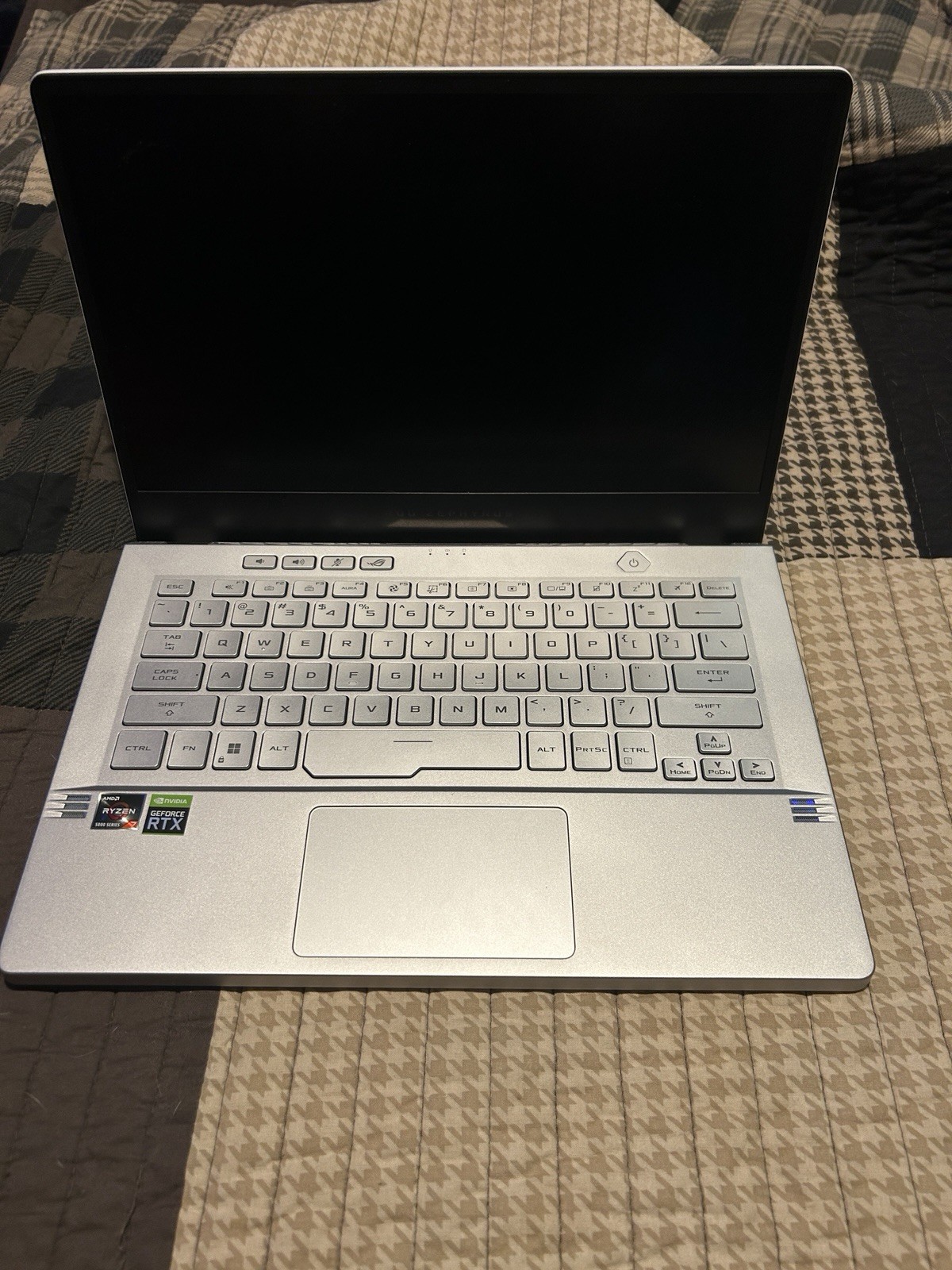 ASUS ROG Zephyrus G14 14in Ryzen 7 16GB 500GB RTX 3060 White Charger