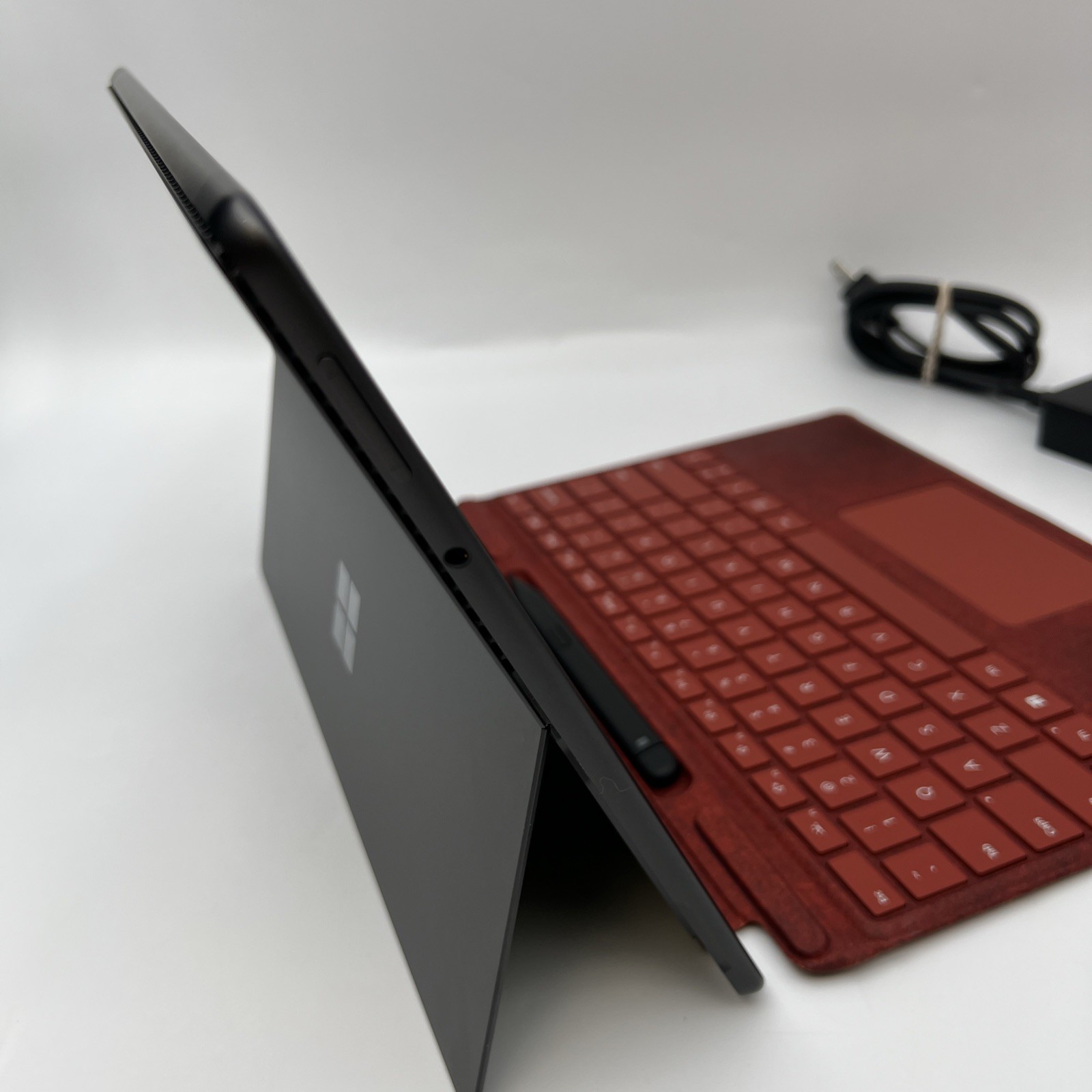 Microsoft Surface Pro 8 1982 i7-1185G7 16GB RAM 256GB SSD W11H – Red – USED