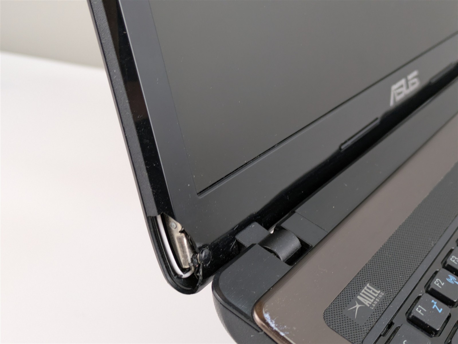 Asus X53SV-SX587V i5-2430M 6GB RAM 640GB HDD 15.6″ GT 540M W10P Laptop