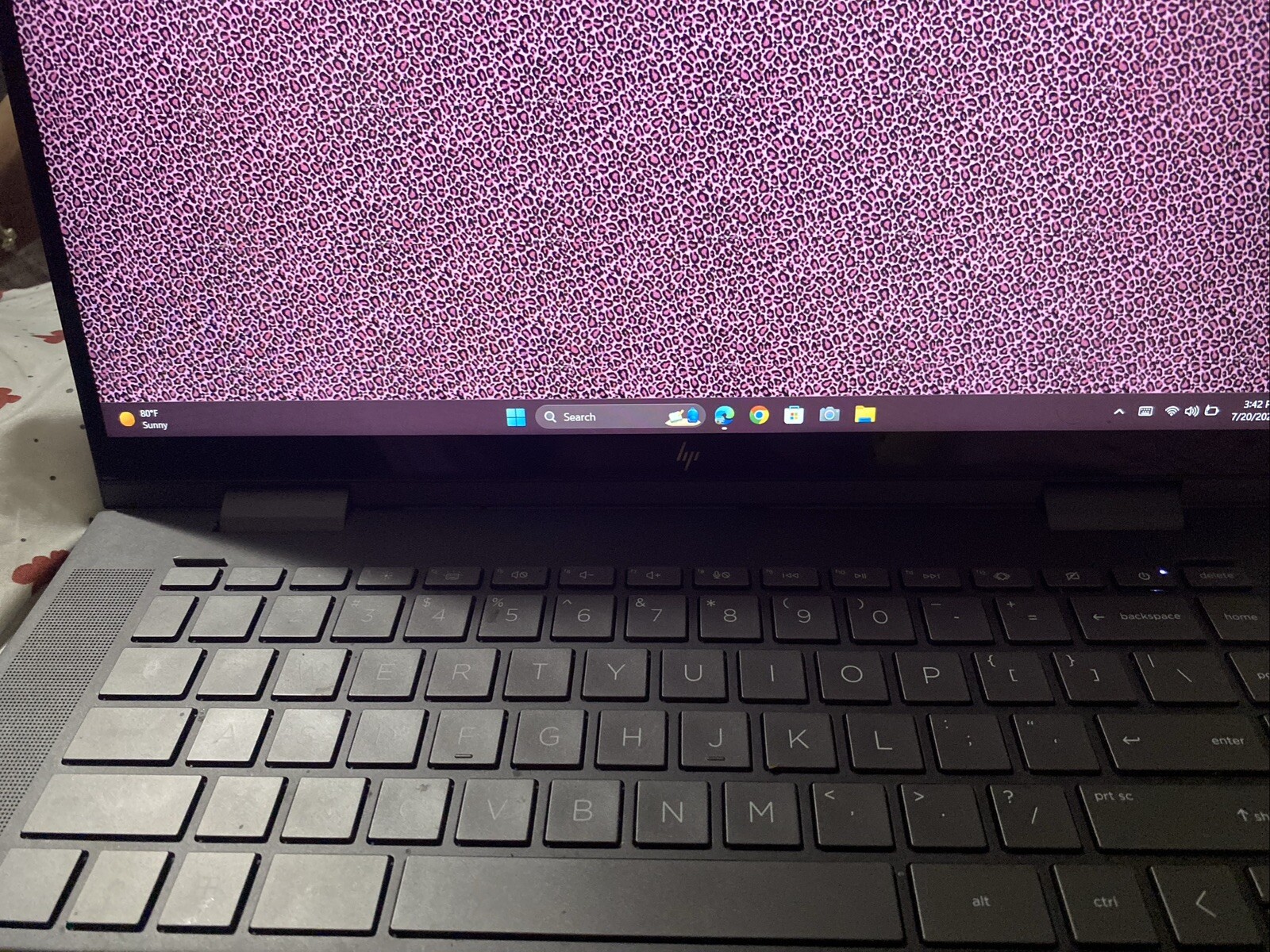 HP ENVY 15-FH0013DX 15.6” (256GB SSD AMD Ryzen 5 7530U 4.5GHz 8GB RAM) 2-In-1