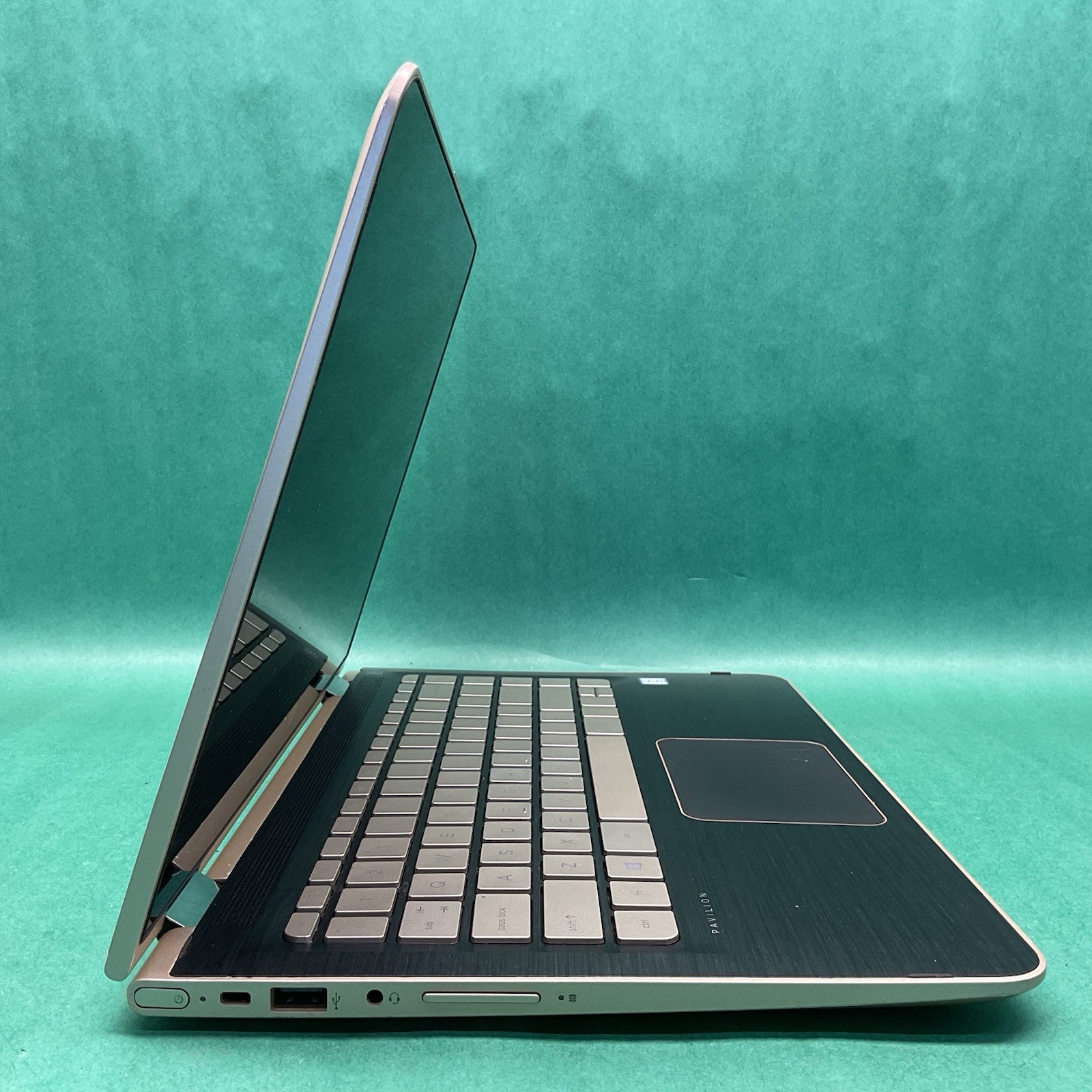 HP Pavilion x360 m3 13.3″ FHD Touch i5-7200U 2.5GHz 8GB RAM 256GB SSD Win11H