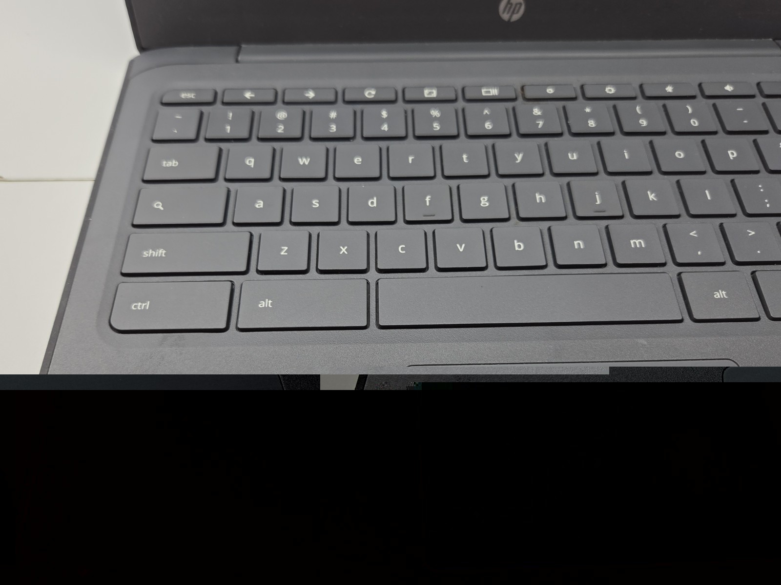 Hp TPN Q220 Chromebook – Locked – Works – No Charger Included
