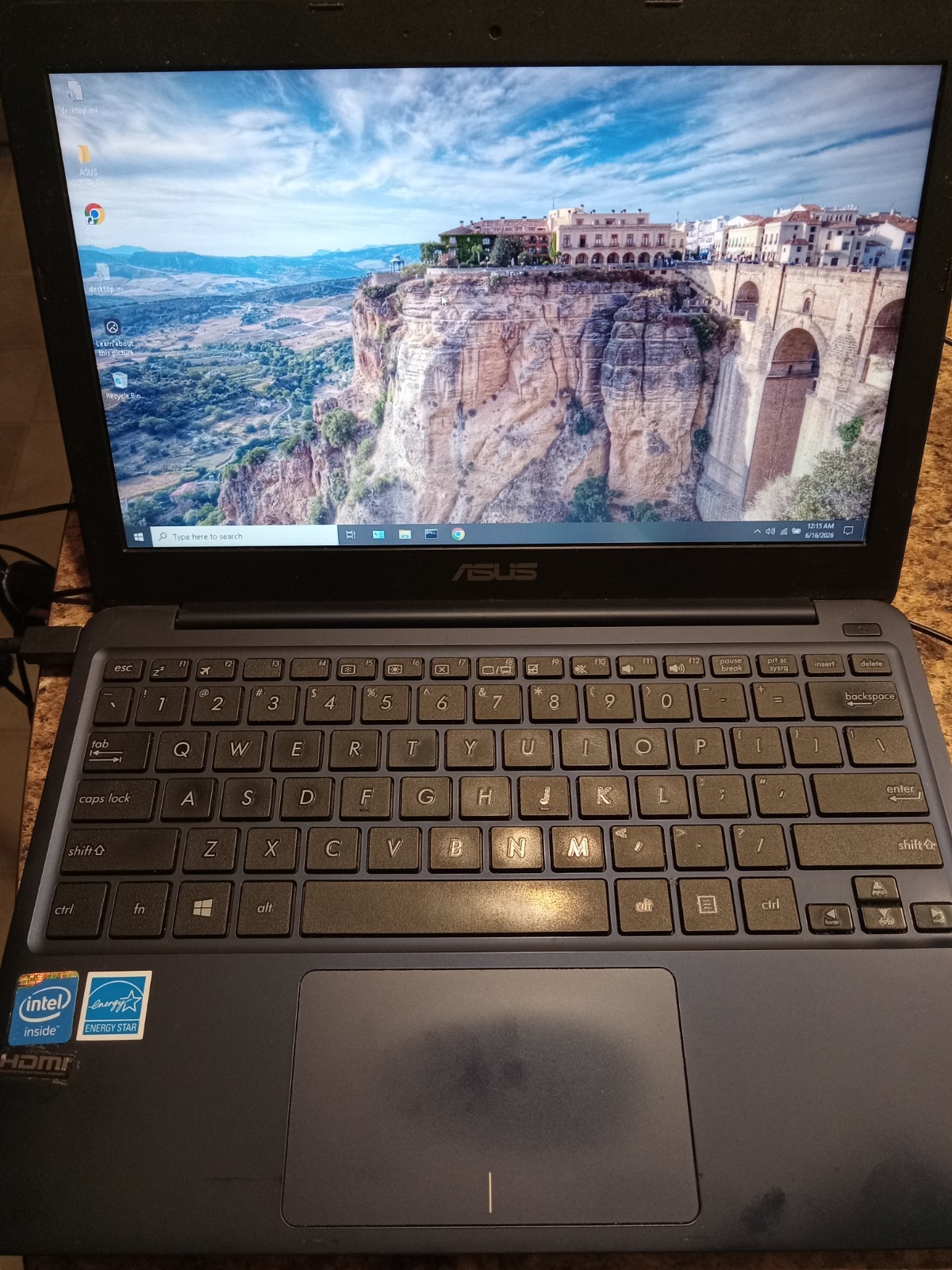 ASUS X205TA 11.6 inch, Intel Atom Z3735F, 2GB RAM / 32GB eMMC SSD / No battery