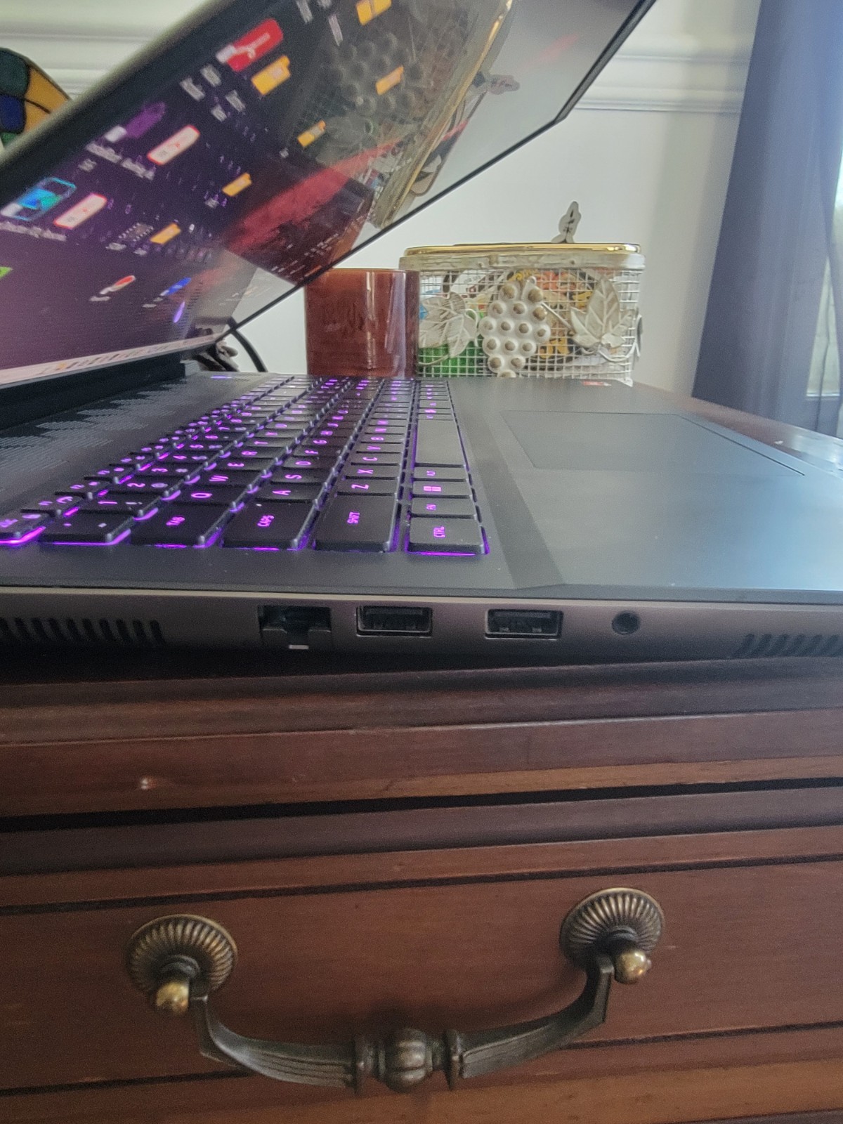 Alienware m18 R1 18in Ryzen 9 7845HX 32GB RTX 4070 2TB SSD W11H