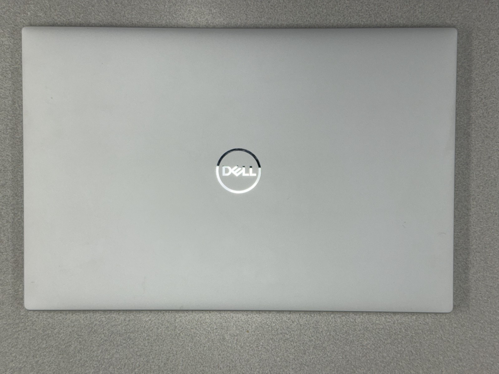 Dell XPS 15 9520 – i9-12900HK – 32GB RAM – GeForce RTX 3050 Ti – 1TB SSD Silver