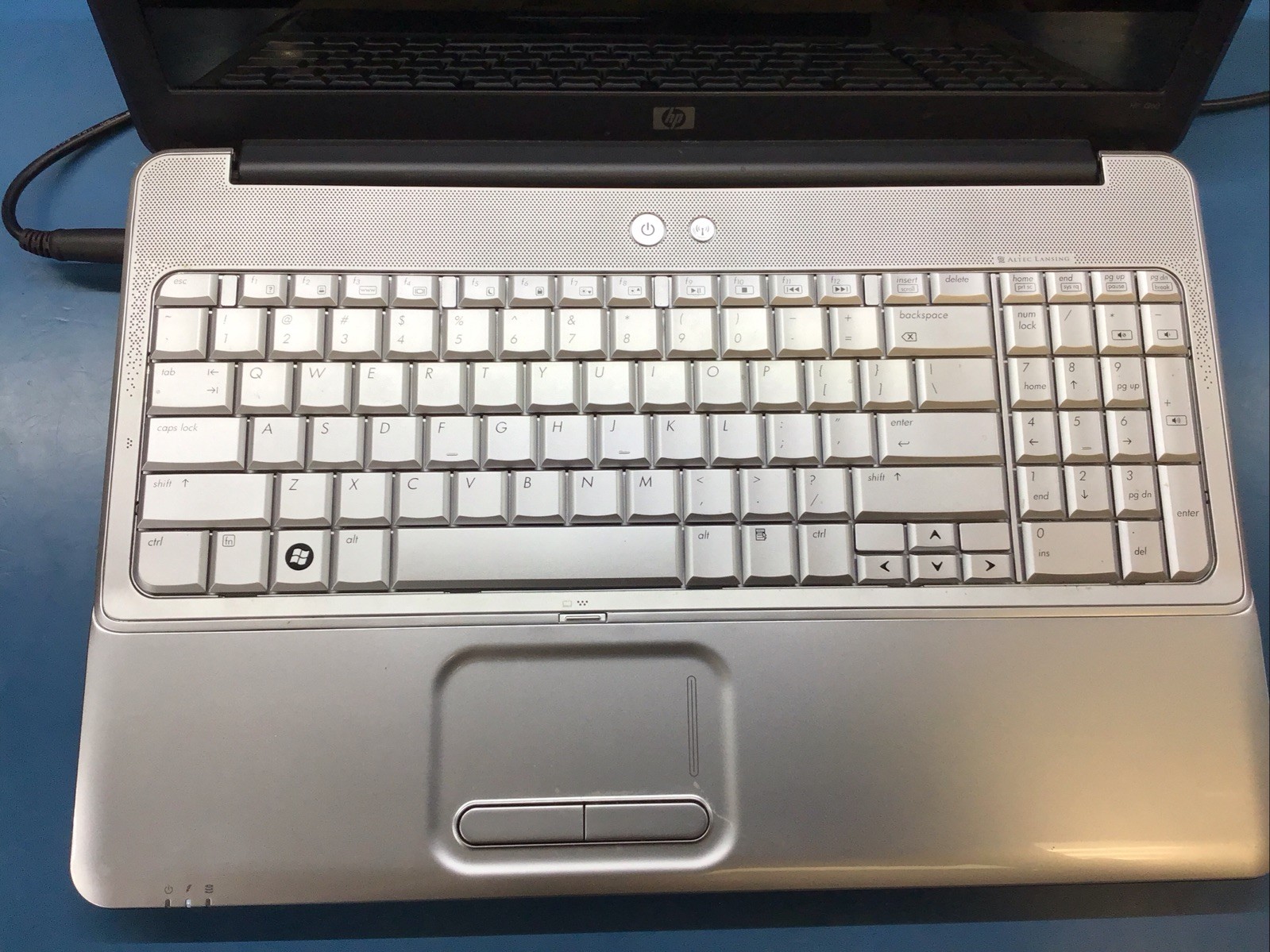 HP G60-120US AMD Athlon Dual-Core, 2x2GB DDR2, No HDD No OS *READ*