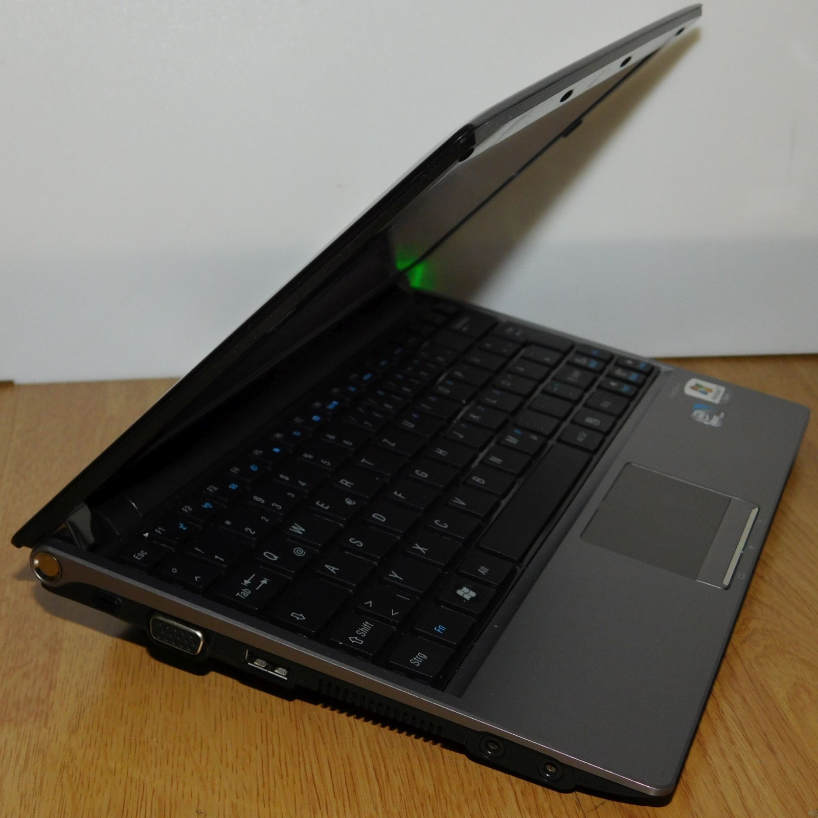 10.1″ Laptop Notebook Netbook Medion E1222 MD98241 1.66GHz 250GB 2GB Win 7 WiFi
