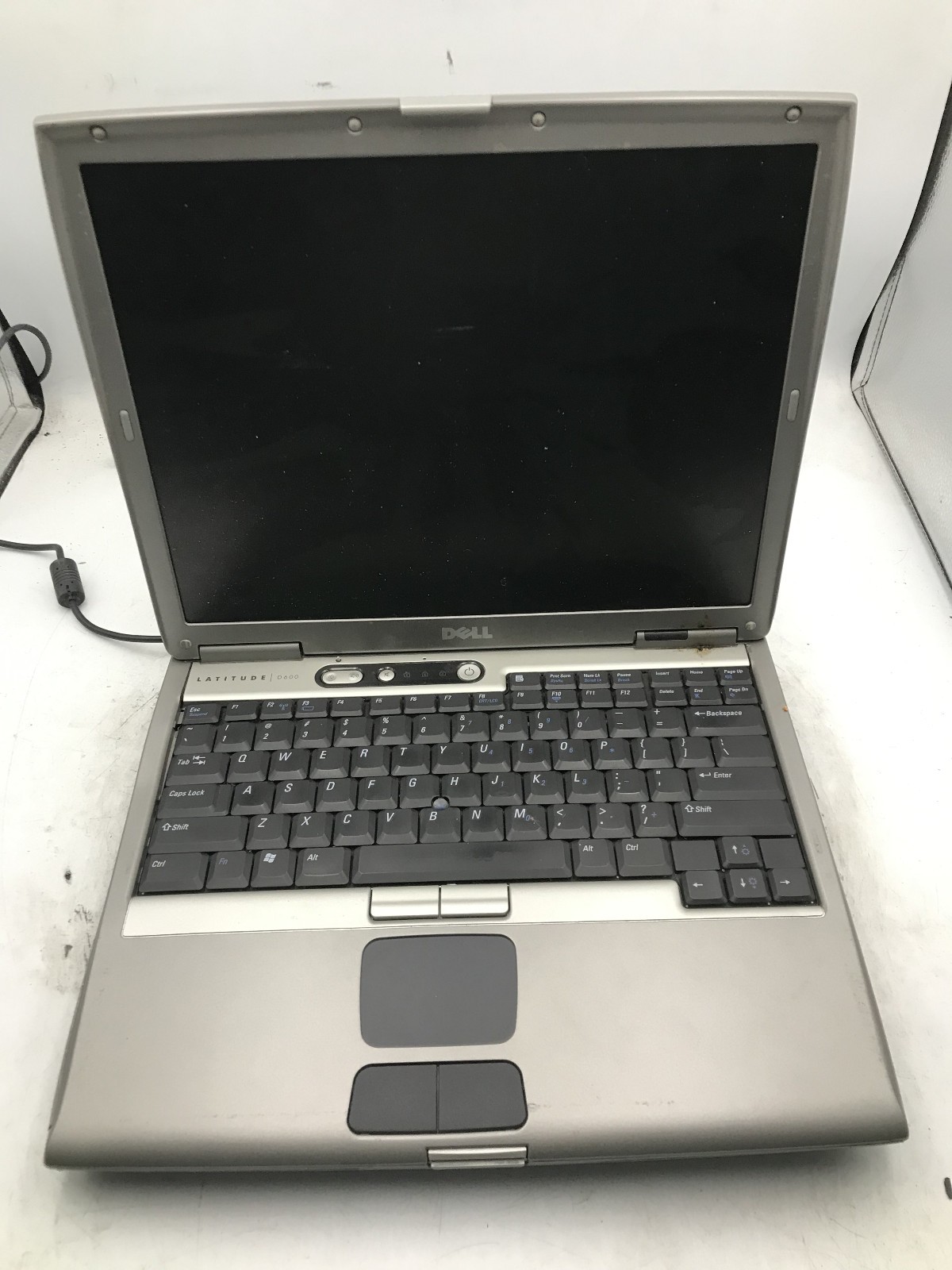DELL LATITUDE D600 – FOR PARTS/REPAIR – INTEL PENTIUM M – 1GB RAM -READ DESC- BB